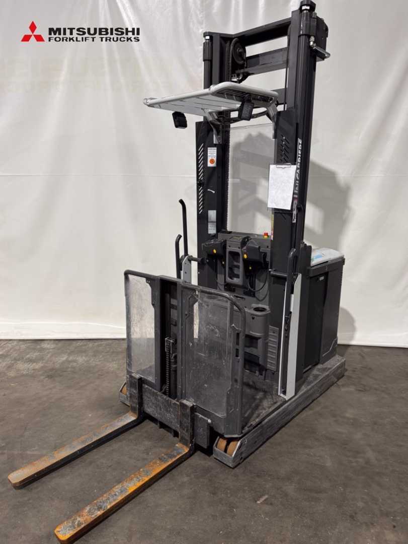 Used Forklift UniCarriers 100TVI470EPM - 1.729 Std. - HH 4.700 mm Aukšto kėlimo krautuvas (> 6 m) (Image 10) Used Forklift UniCarriers 100TVI470EPM - 1.729 Std. - HH 4.700 mm Aukšto kėlimo krautuvas (> 6 m) (Image 10)