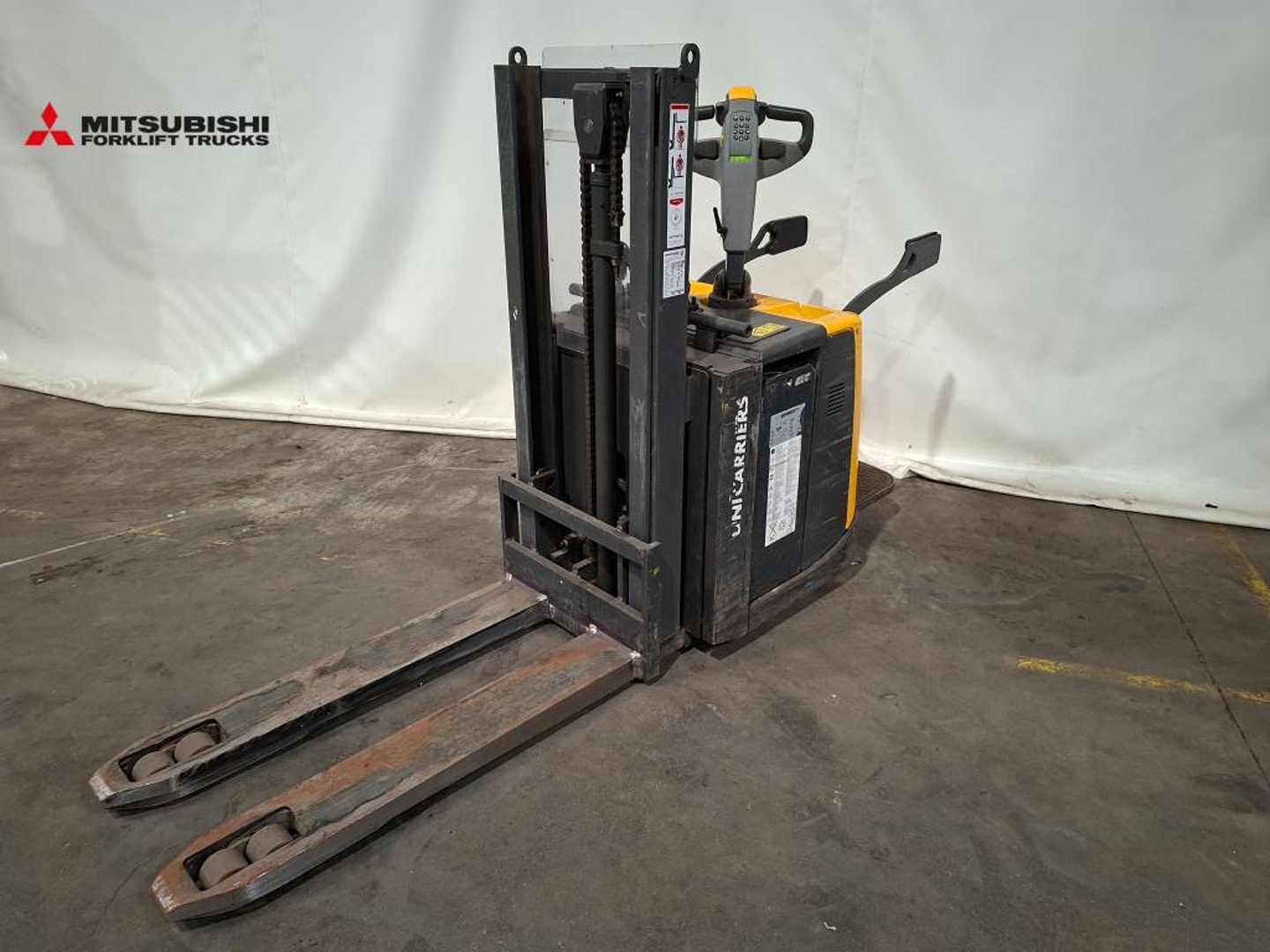 Used Forklift UniCarriers PDP 200 T Aukšto kėlimo krautuvas su grąžulu (Image 2) Used Forklift UniCarriers PDP 200 T Aukšto kėlimo krautuvas su grąžulu (Image 2)