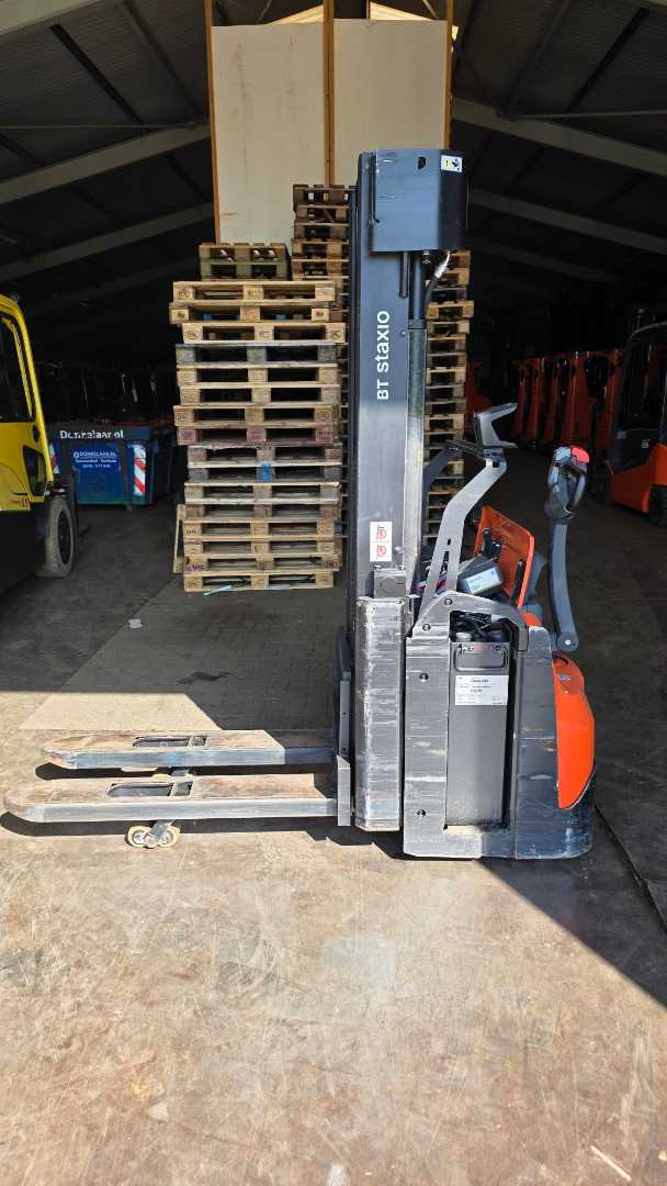 Used Forklift BT SWE140L Aukšto kėlimo krautuvas su grąžulu (Image 1) Used Forklift BT SWE140L Aukšto kėlimo krautuvas su grąžulu (Image 1)