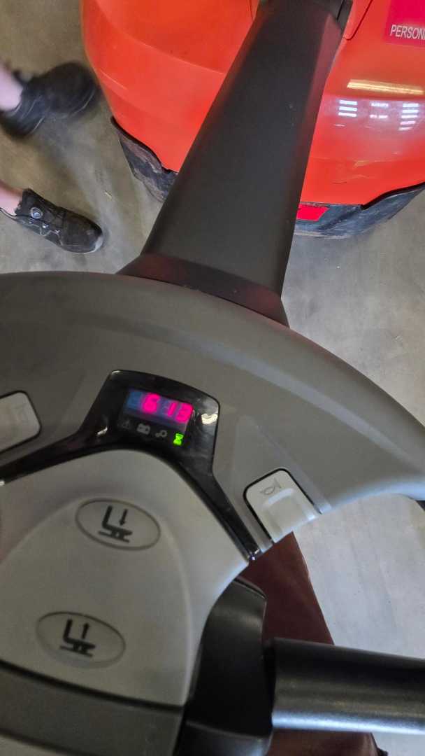 Used Forklift BT SWE140L Aukšto kėlimo krautuvas su grąžulu (Image 5) Used Forklift BT SWE140L Aukšto kėlimo krautuvas su grąžulu (Image 5)