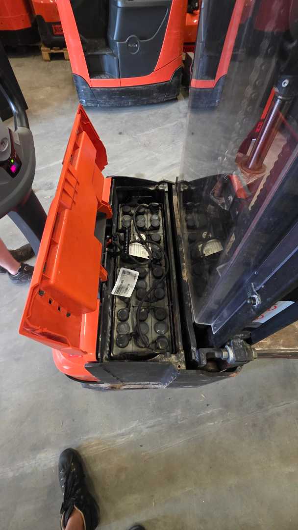 Used Forklift BT SWE140L Aukšto kėlimo krautuvas su grąžulu (Image 7) Used Forklift BT SWE140L Aukšto kėlimo krautuvas su grąžulu (Image 7)