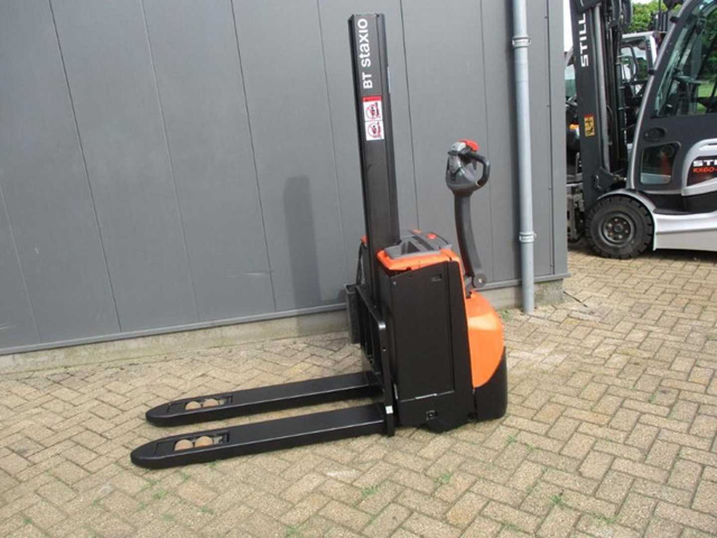 Used Forklift BT SWE 080L Aukšto kėlimo krautuvas su grąžulu (Image 2)