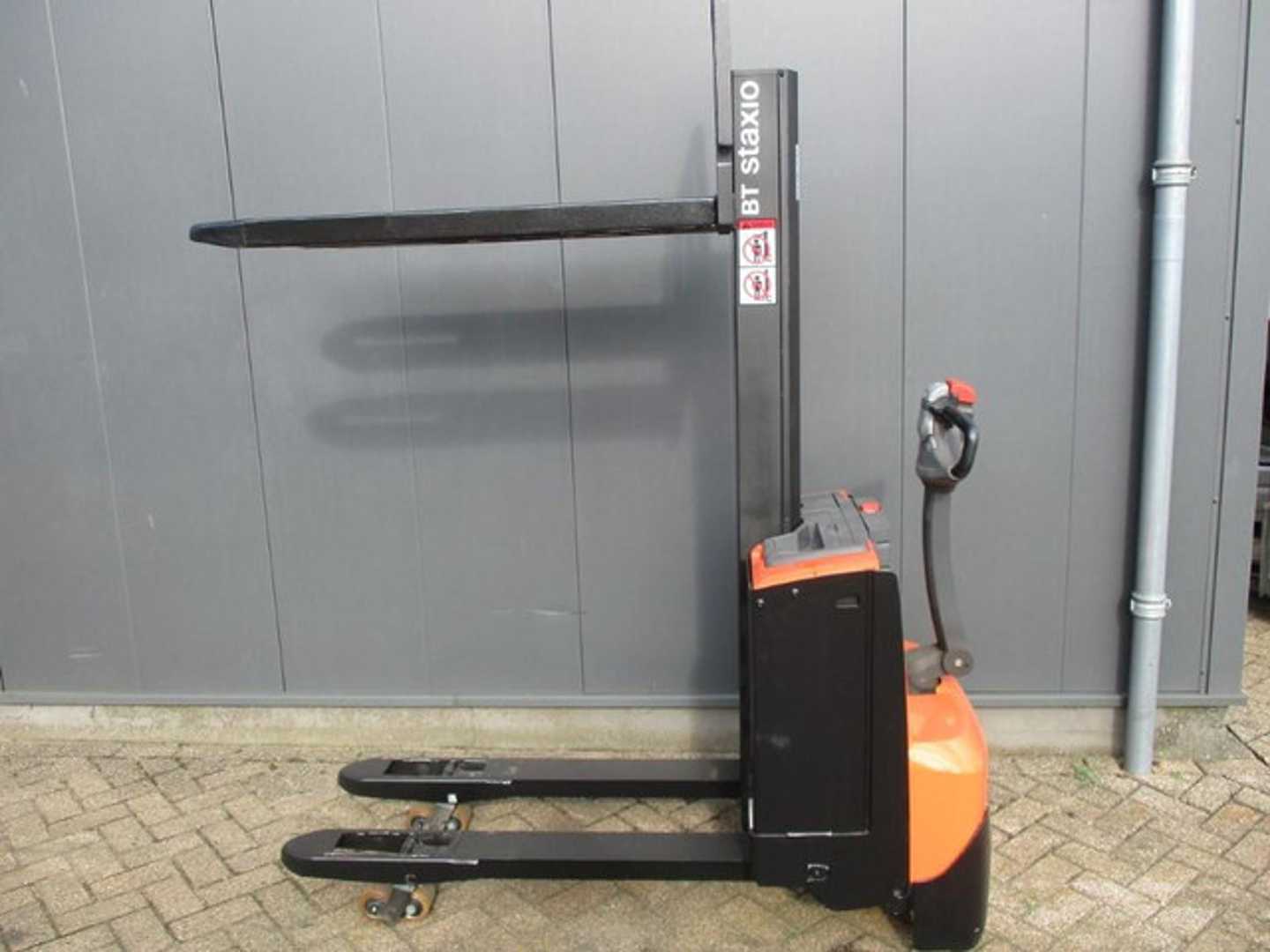 Used Forklift BT SWE 080L Aukšto kėlimo krautuvas su grąžulu (Image 1) Used Forklift BT SWE 080L Aukšto kėlimo krautuvas su grąžulu (Image 1)