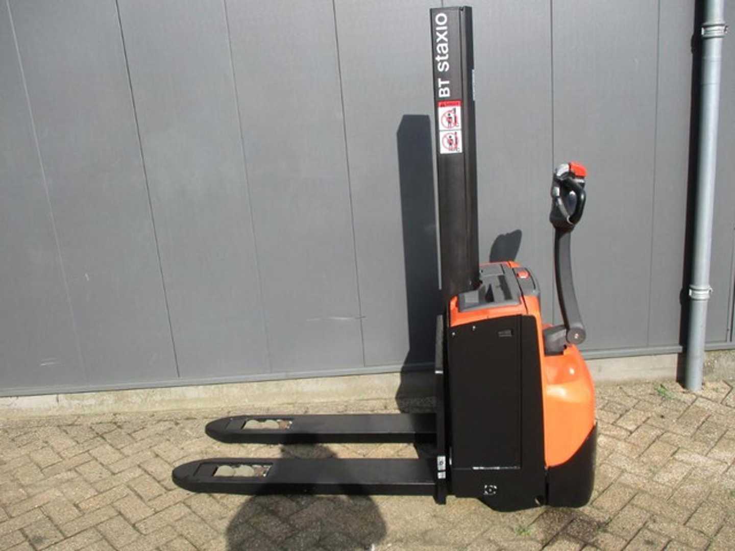 Used Forklift BT SWE 080L Aukšto kėlimo krautuvas su grąžulu (Image 6) Used Forklift BT SWE 080L Aukšto kėlimo krautuvas su grąžulu (Image 6)