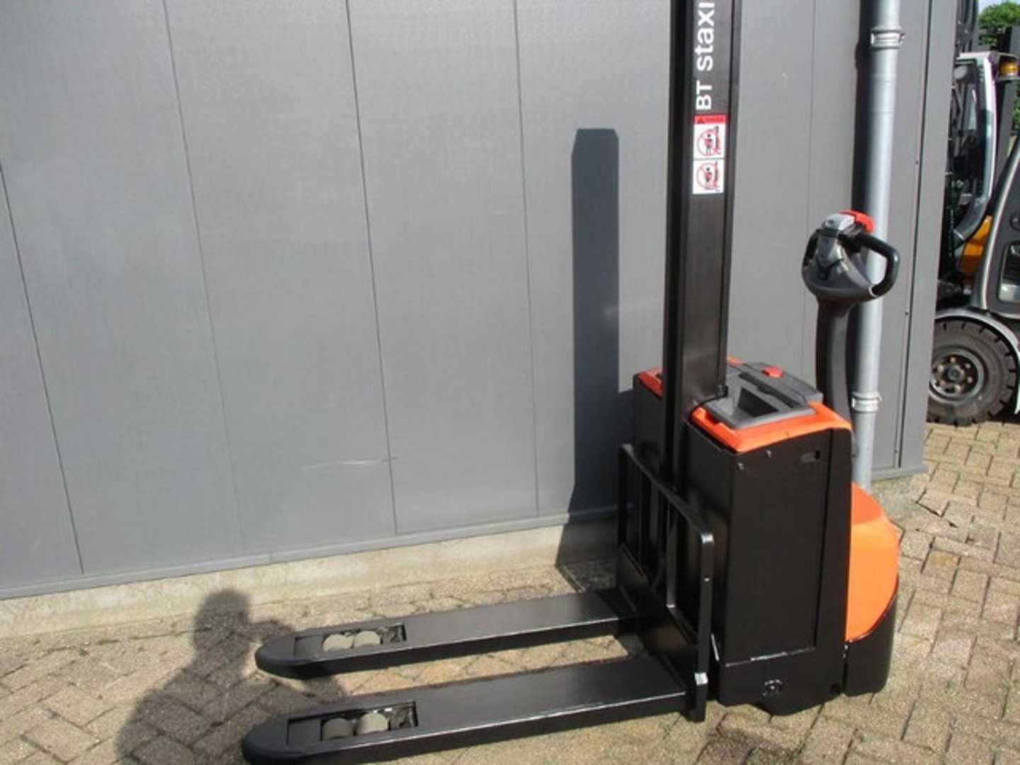 Used Forklift BT SWE 080L Aukšto kėlimo krautuvas su grąžulu (Image 2)