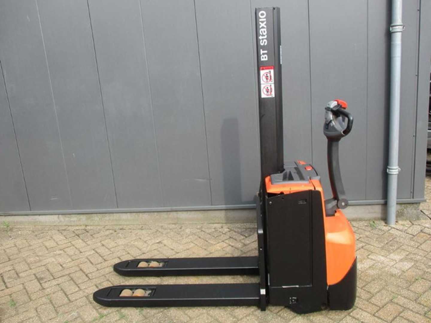 Used Forklift BT SWE 080L Aukšto kėlimo krautuvas su grąžulu (Image 1)