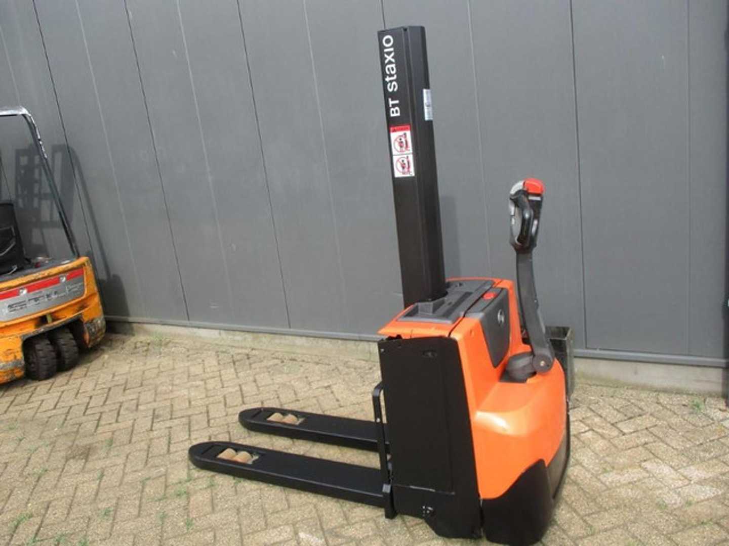 Used Forklift BT SWE 080L Aukšto kėlimo krautuvas su grąžulu (Image 3)