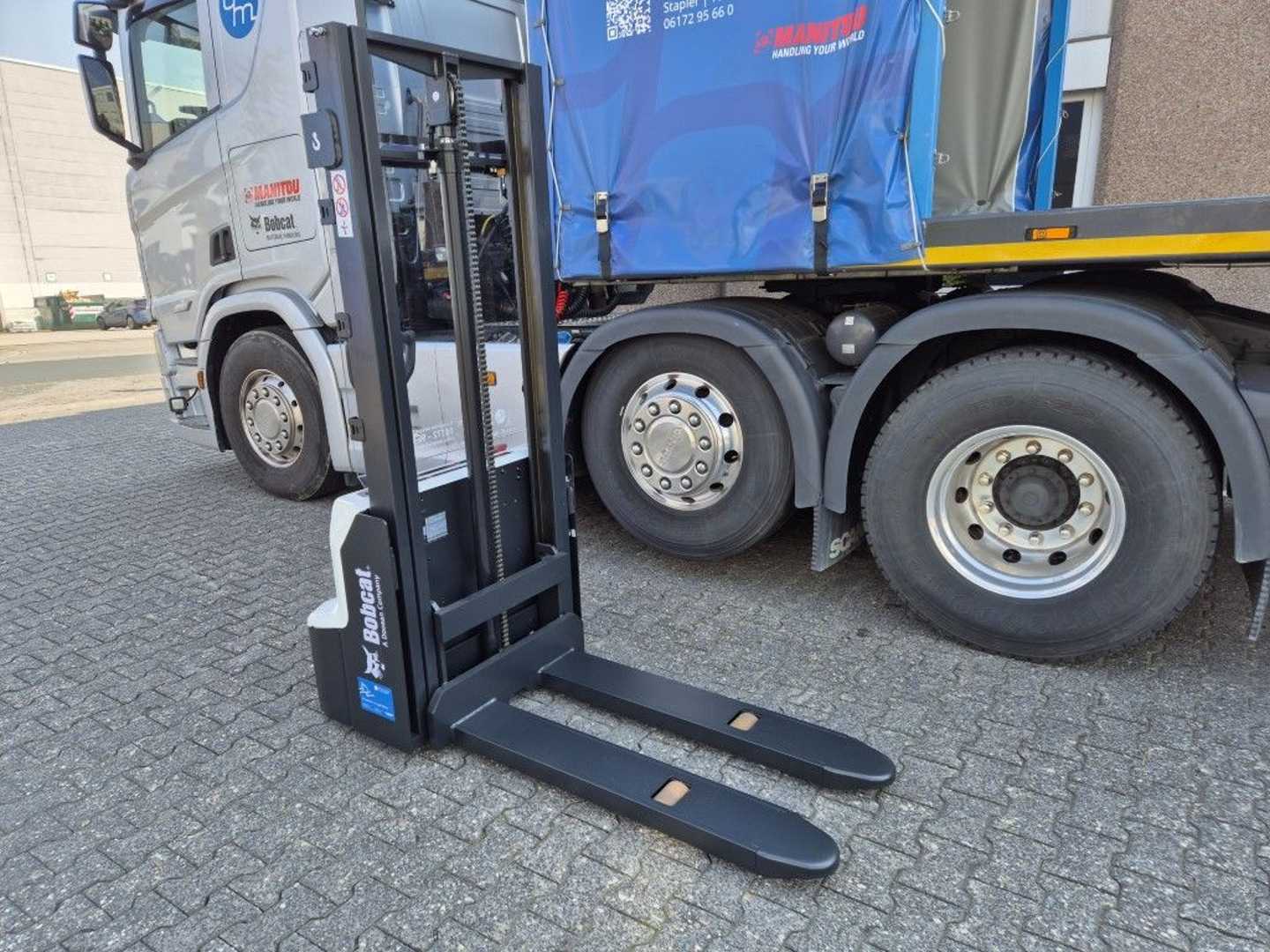 Used Forklift Bobcat LSM12N Aukšto kėlimo krautuvas su grąžulu (Image 1) Used Forklift Bobcat LSM12N Aukšto kėlimo krautuvas su grąžulu (Image 1)