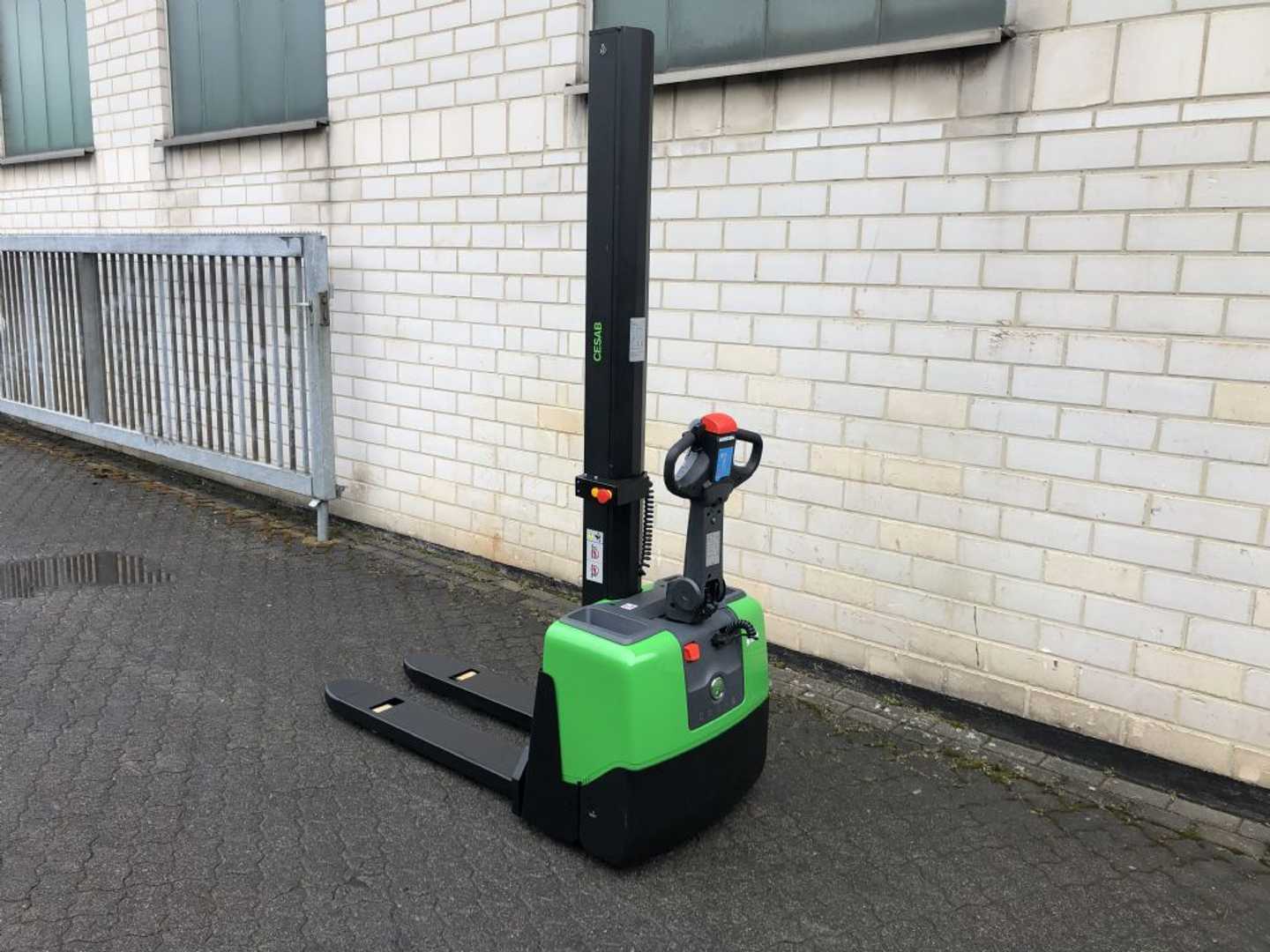 Used Forklift Cesab S110 Aukšto kėlimo krautuvas su grąžulu (Image 2) Used Forklift Cesab S110 Aukšto kėlimo krautuvas su grąžulu (Image 2)