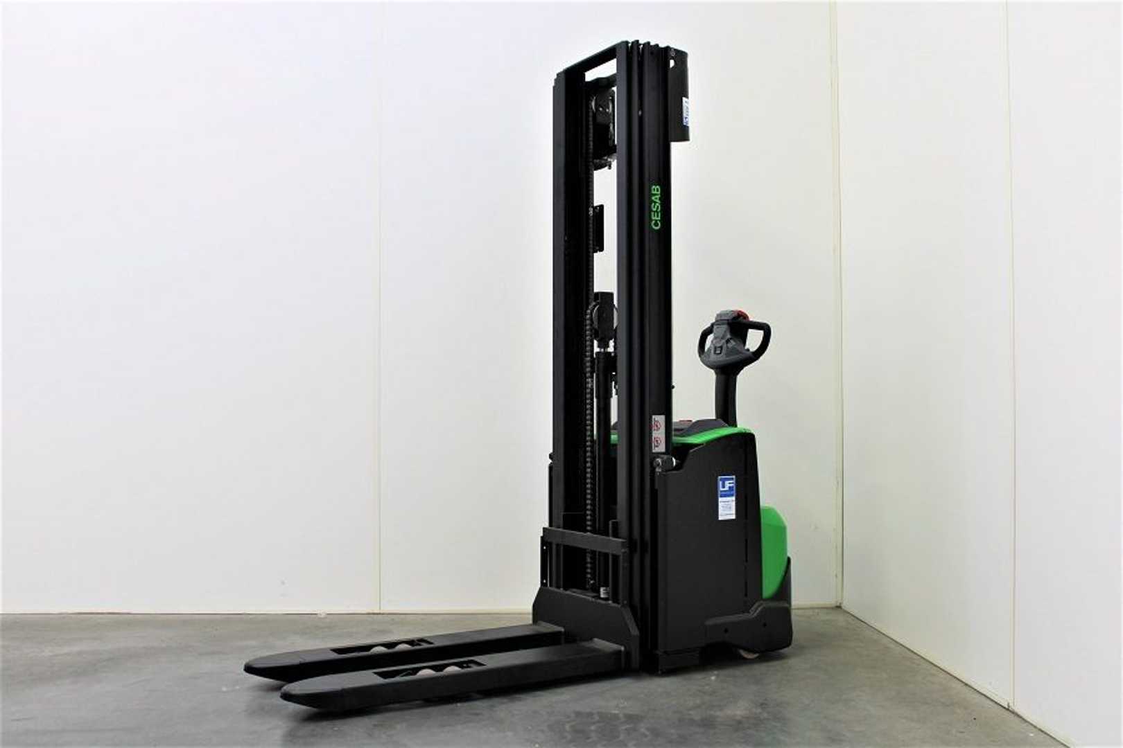 Used Forklift Cesab S 214 / 475 Aukšto kėlimo krautuvas su grąžulu (Image 2) Used Forklift Cesab S 214 / 475 Aukšto kėlimo krautuvas su grąžulu (Image 2)