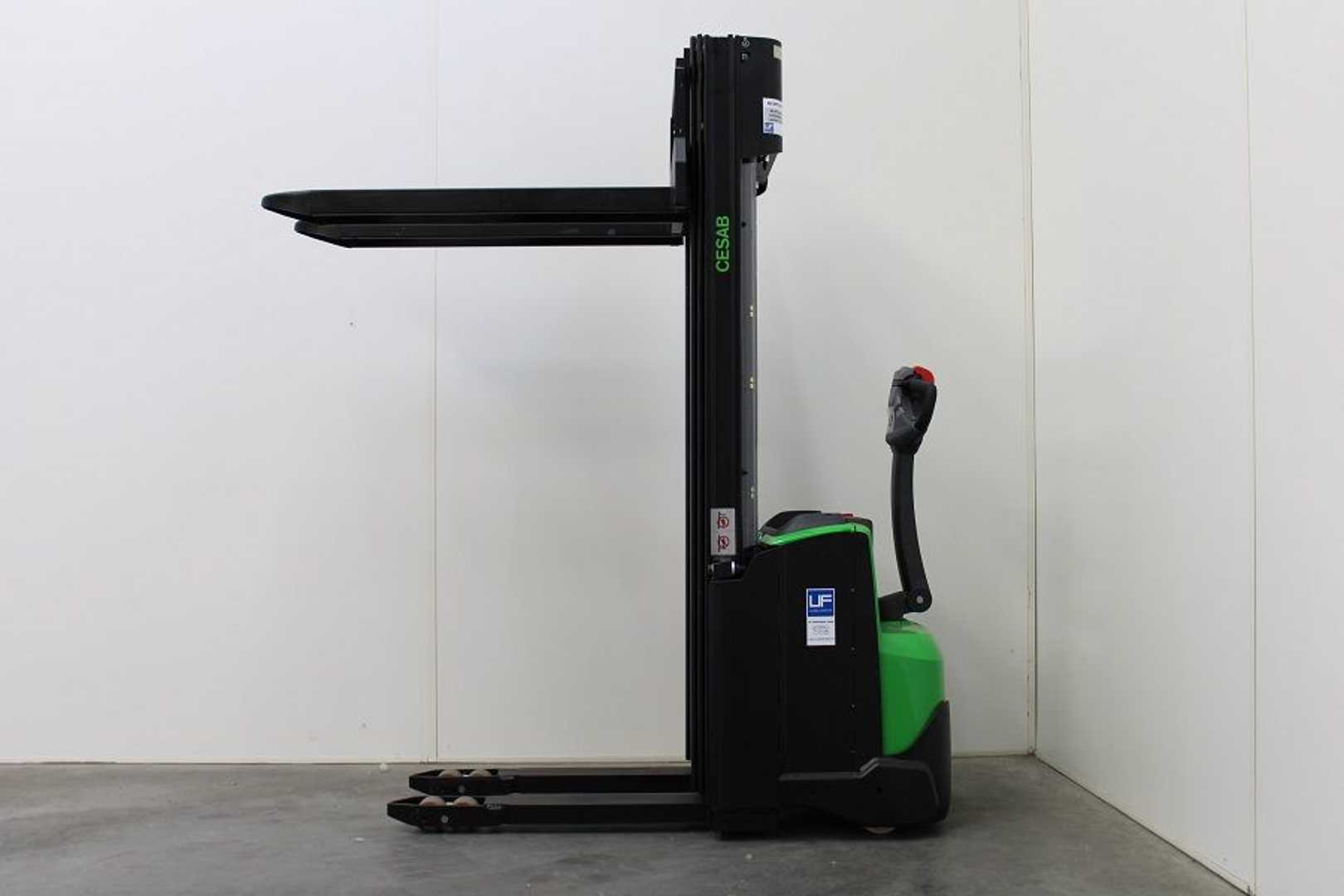 Used Forklift Cesab S 214 / 475 Aukšto kėlimo krautuvas su grąžulu (Image 7) Used Forklift Cesab S 214 / 475 Aukšto kėlimo krautuvas su grąžulu (Image 7)