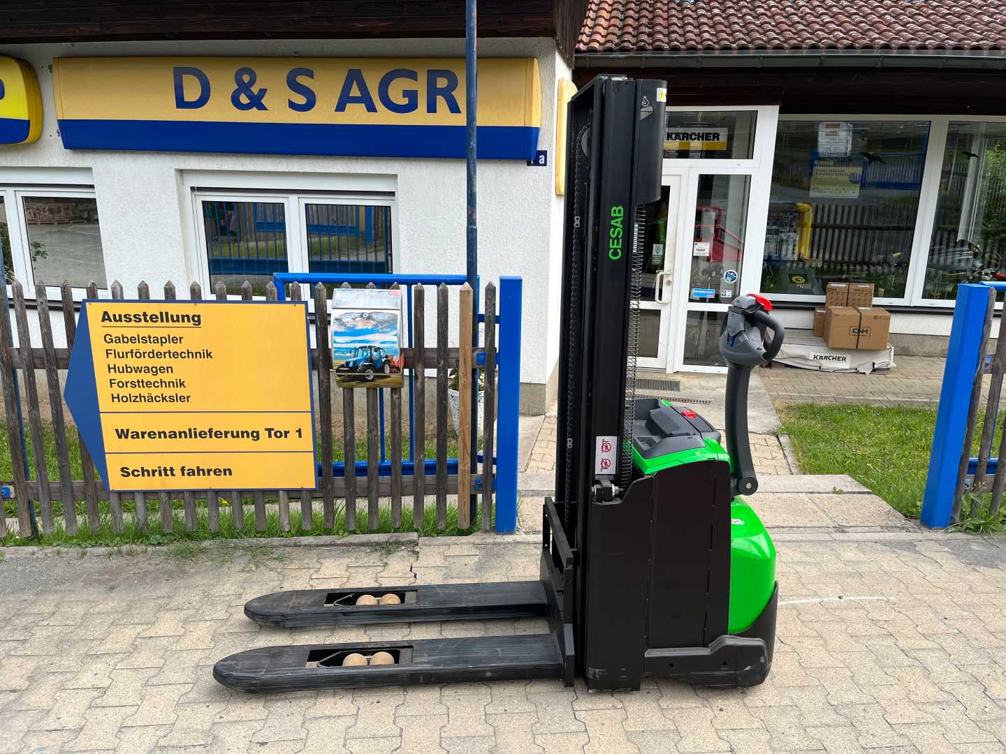 Used Forklift Cesab S210 Aukšto kėlimo krautuvas su grąžulu (Image 2) Used Forklift Cesab S210 Aukšto kėlimo krautuvas su grąžulu (Image 2)