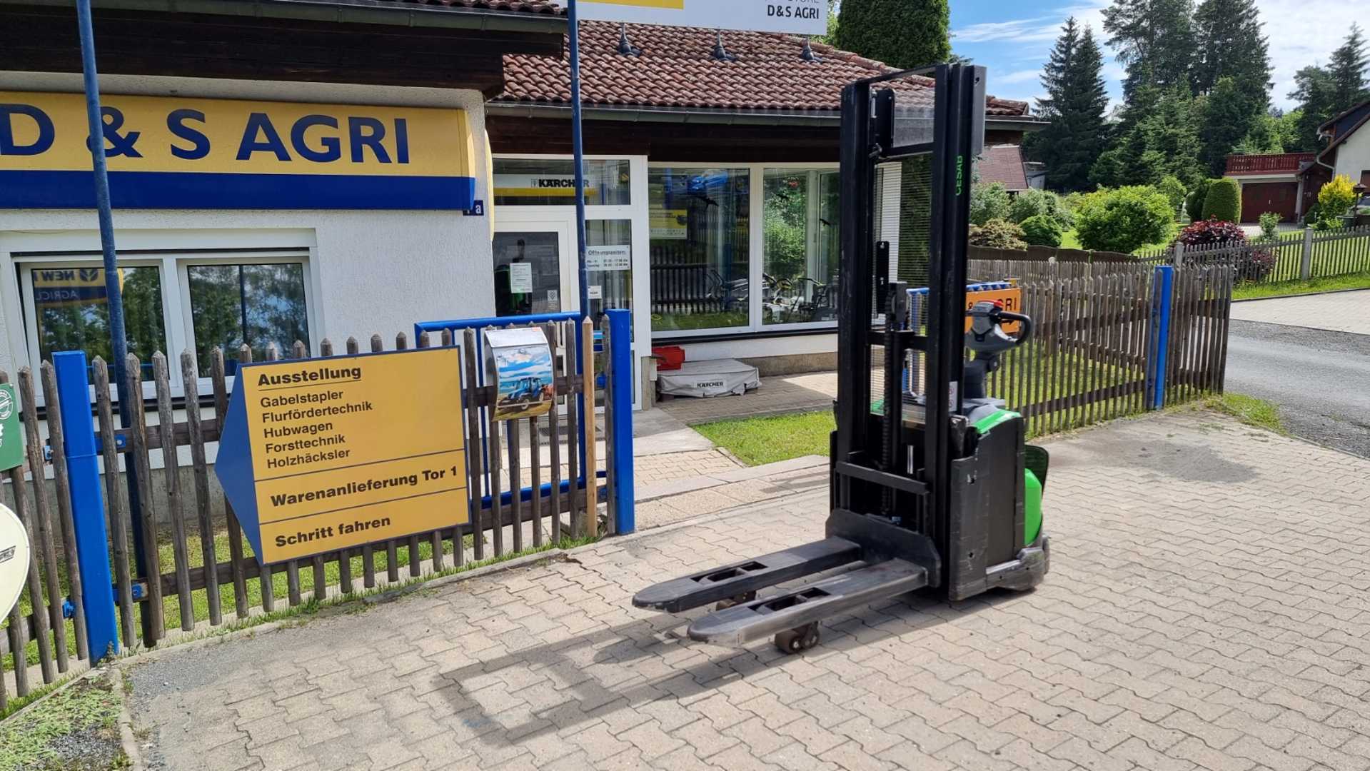 Used Forklift Cesab S214L Aukšto kėlimo krautuvas su grąžulu (Image 1) Used Forklift Cesab S214L Aukšto kėlimo krautuvas su grąžulu (Image 1)