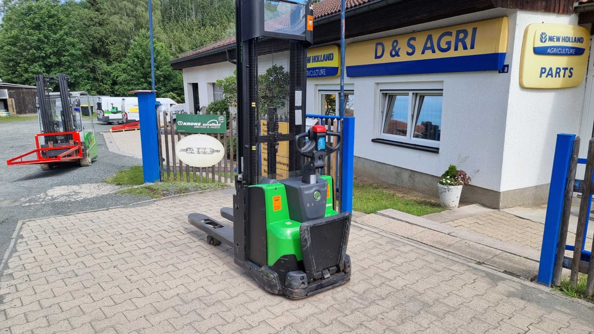Used Forklift Cesab S214L Aukšto kėlimo krautuvas su grąžulu (Image 3) Used Forklift Cesab S214L Aukšto kėlimo krautuvas su grąžulu (Image 3)