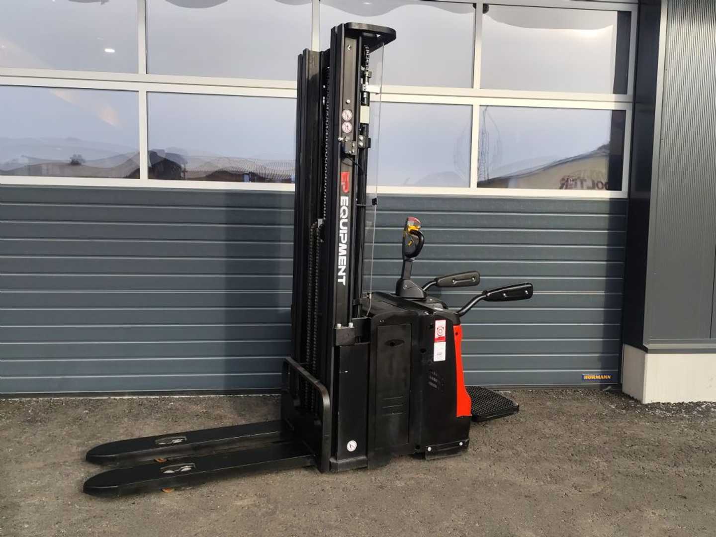Used Forklift EP ES16-RSI LI Vorführmaschine Aukšto kėlimo krautuvas su grąžulu (Image 2) Used Forklift EP ES16-RSI LI Vorführmaschine Aukšto kėlimo krautuvas su grąžulu (Image 2)