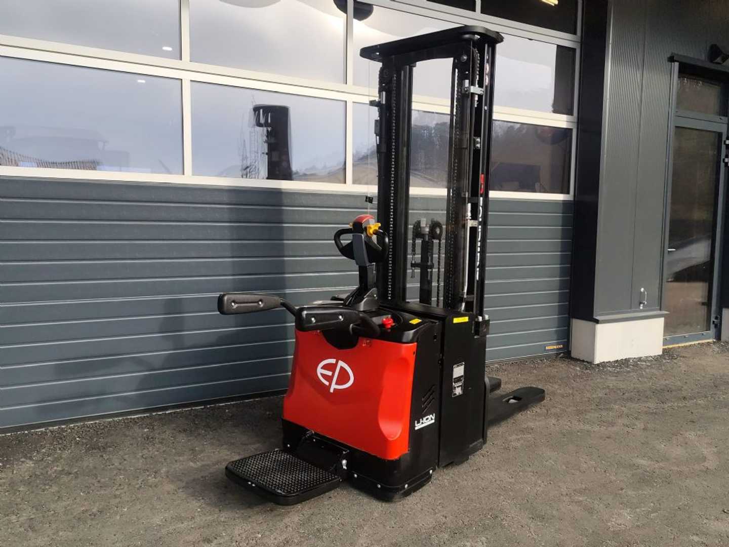 Used Forklift EP ES16-RSI LI Vorführmaschine Aukšto kėlimo krautuvas su grąžulu (Image 4) Used Forklift EP ES16-RSI LI Vorführmaschine Aukšto kėlimo krautuvas su grąžulu (Image 4)