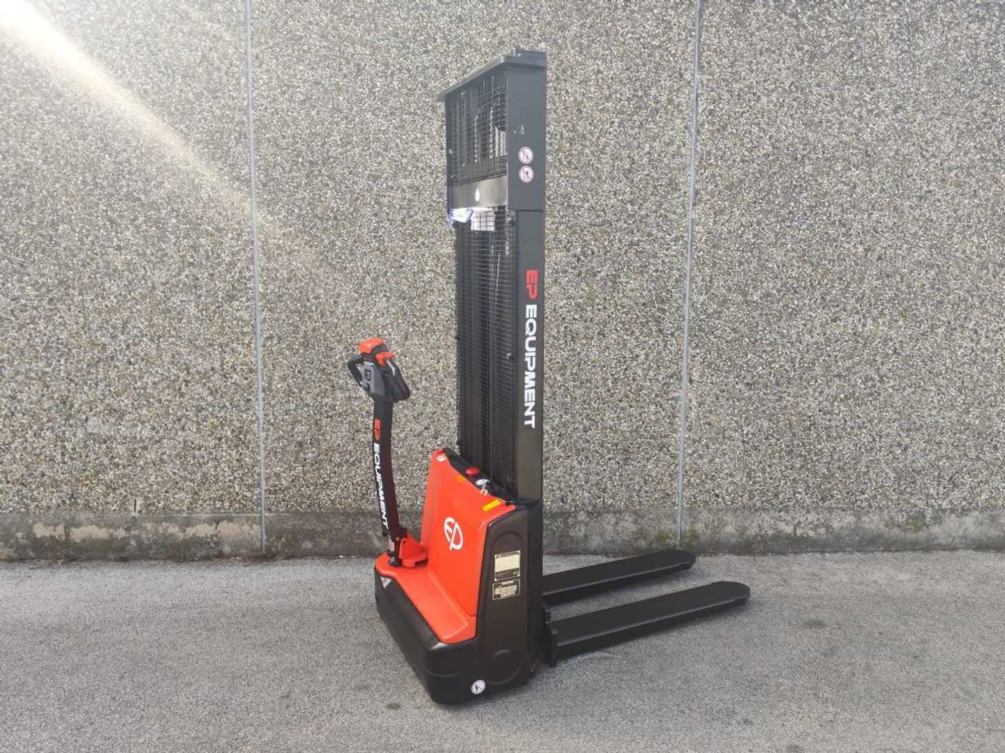 Used Forklift EP DS3 NEUMASCHINE Aukšto kėlimo krautuvas su grąžulu (Image 1)