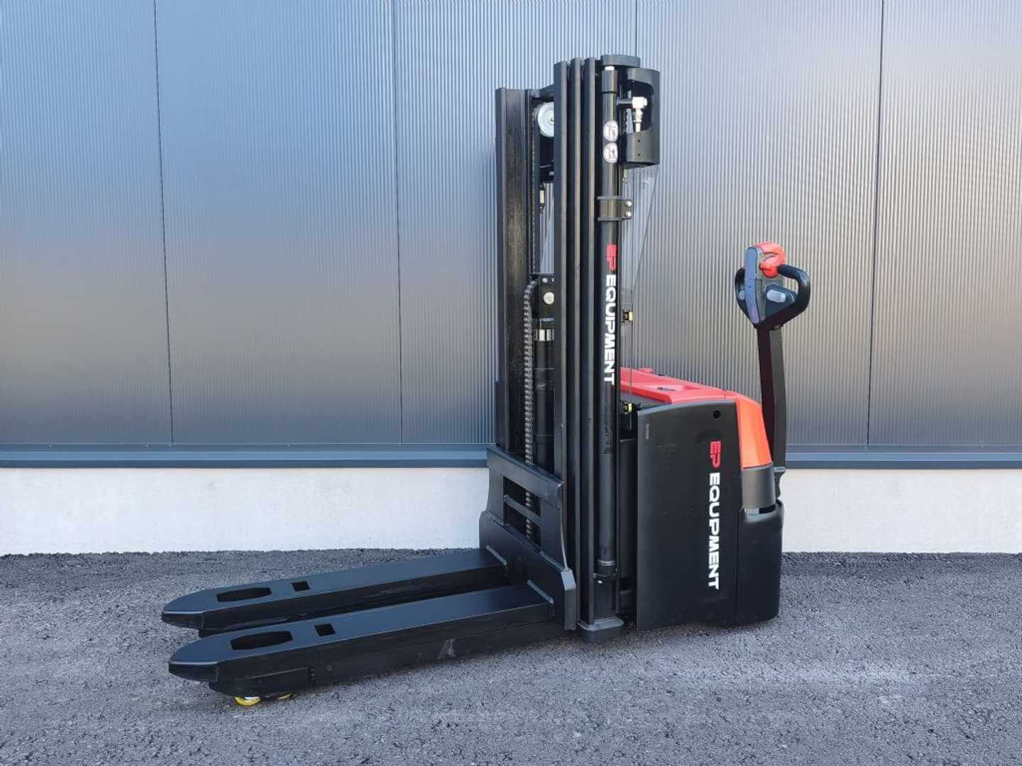 Used Forklift EP WSI161 NEUMASCHINE Aukšto kėlimo krautuvas su grąžulu (Image 2) Used Forklift EP WSI161 NEUMASCHINE Aukšto kėlimo krautuvas su grąžulu (Image 2)