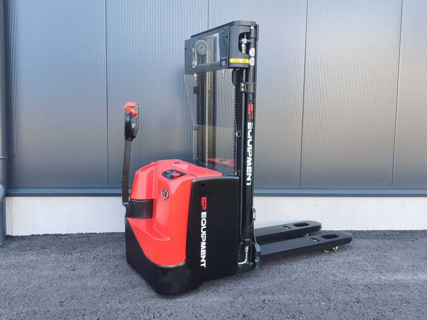 Used Forklift EP WSI161 NEUMASCHINE Aukšto kėlimo krautuvas su grąžulu (Image 2) Used Forklift EP WSI161 NEUMASCHINE Aukšto kėlimo krautuvas su grąžulu (Image 2)