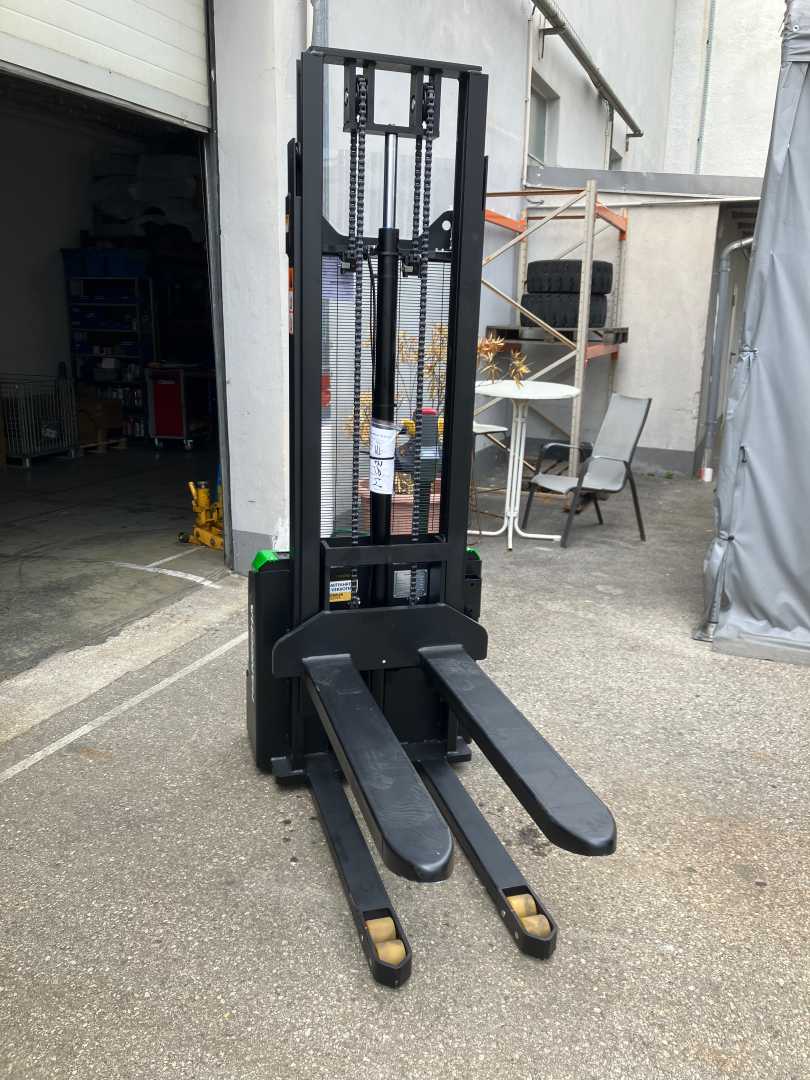 Used Forklift HC CDD15-WS-I Aukšto kėlimo krautuvas su grąžulu (Image 4) Used Forklift HC CDD15-WS-I Aukšto kėlimo krautuvas su grąžulu (Image 4)