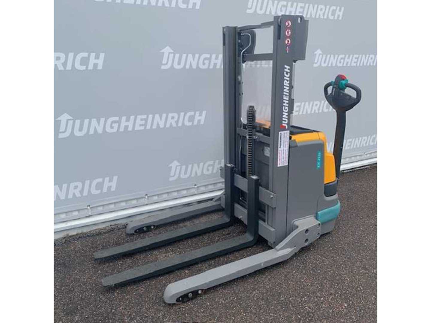 Used Forklift Jungheinrich EJC 212b 2500 ZZ 1150mm Aukšto kėlimo krautuvas su grąžulu (Image 2) Used Forklift Jungheinrich EJC 212b 2500 ZZ 1150mm Aukšto kėlimo krautuvas su grąžulu (Image 2)