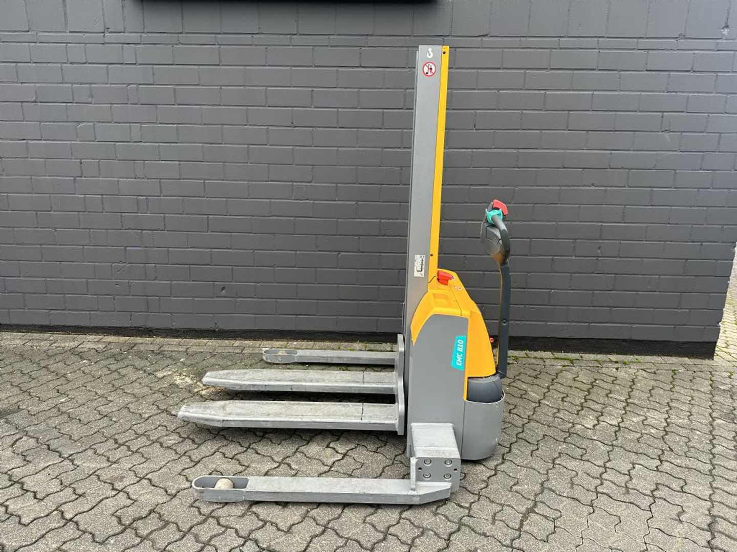 Used Forklift Jungheinrich EMC B10 Aukšto kėlimo krautuvas su grąžulu (Image 1) Used Forklift Jungheinrich EMC B10 Aukšto kėlimo krautuvas su grąžulu (Image 1)