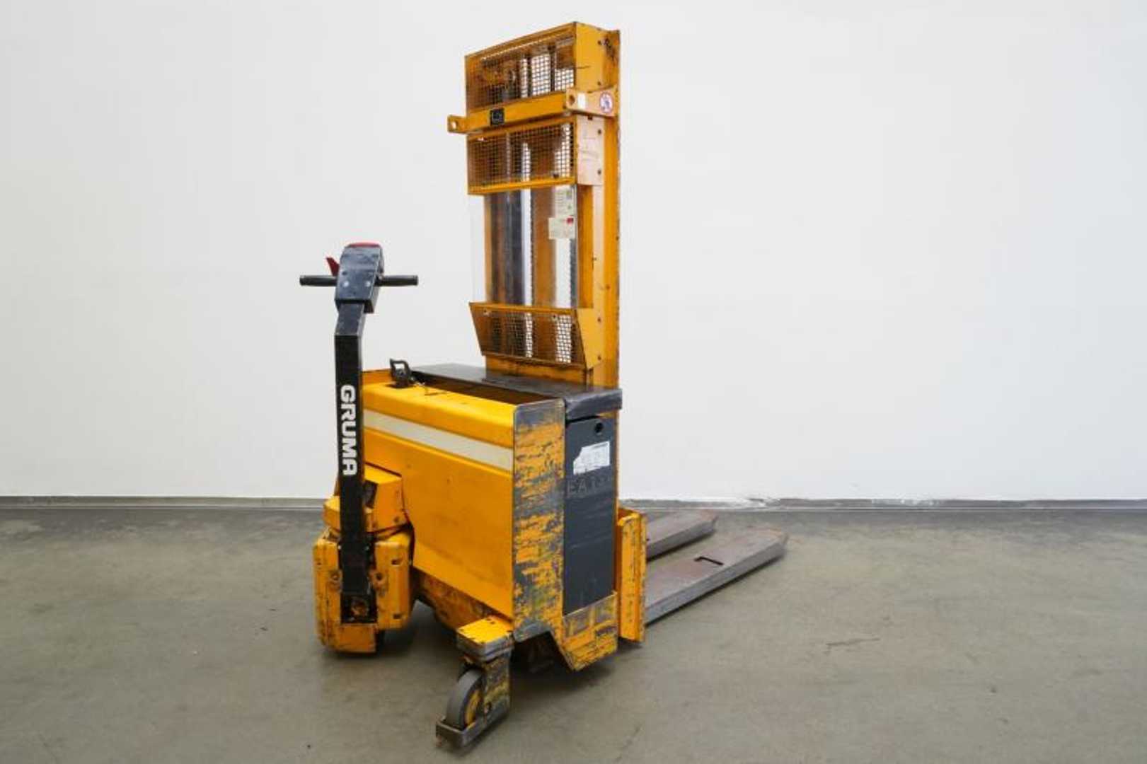 Used Forklift Jungheinrich EJC12,5G Aukšto kėlimo krautuvas su grąžulu (Image 4) Used Forklift Jungheinrich EJC12,5G Aukšto kėlimo krautuvas su grąžulu (Image 4)