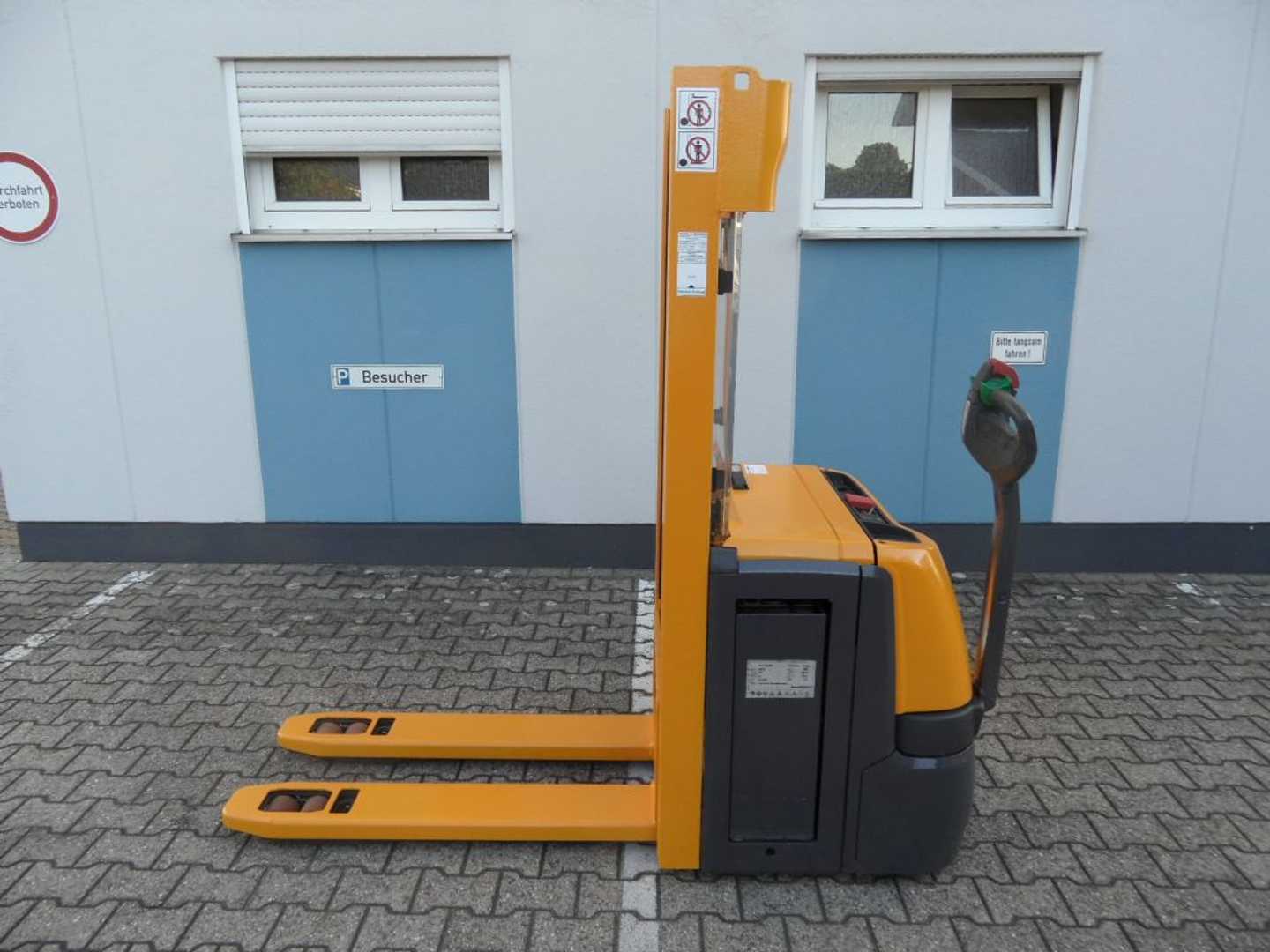 Used Forklift Jungheinrich EJC 212z - neue Batterie - Initialhub (Basishub) Aukšto kėlimo krautuvas su grąžulu (Image 2) Used Forklift Jungheinrich EJC 212z - neue Batterie - Initialhub (Basishub) Aukšto kėlimo krautuvas su grąžulu (Image 2)
