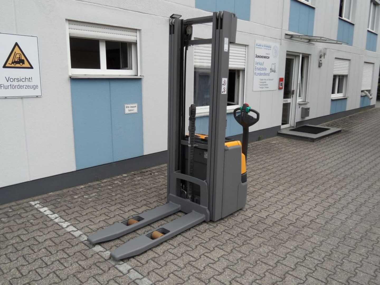 Used Forklift Jungheinrich EJC 214 - 5,35 m Triplex - 265 Stunden Aukšto kėlimo krautuvas su grąžulu (Image 2) Used Forklift Jungheinrich EJC 214 - 5,35 m Triplex - 265 Stunden Aukšto kėlimo krautuvas su grąžulu (Image 2)