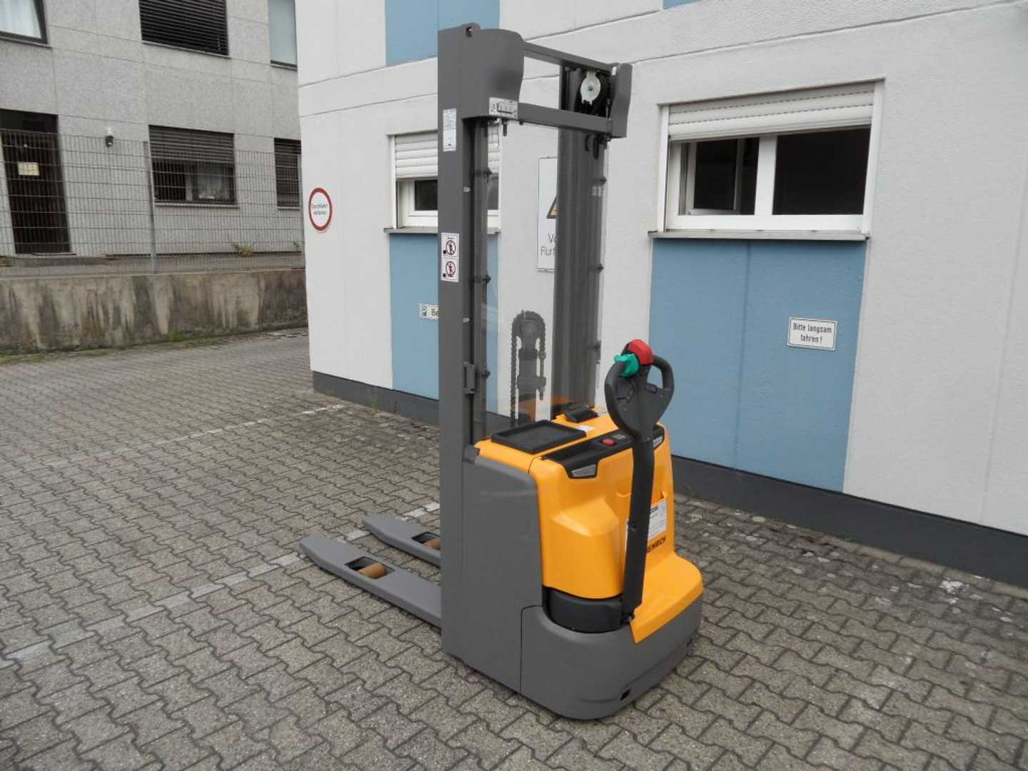 Used Forklift Jungheinrich EJC 214 - 5,35 m Triplex - 265 Stunden Aukšto kėlimo krautuvas su grąžulu (Image 3) Used Forklift Jungheinrich EJC 214 - 5,35 m Triplex - 265 Stunden Aukšto kėlimo krautuvas su grąžulu (Image 3)