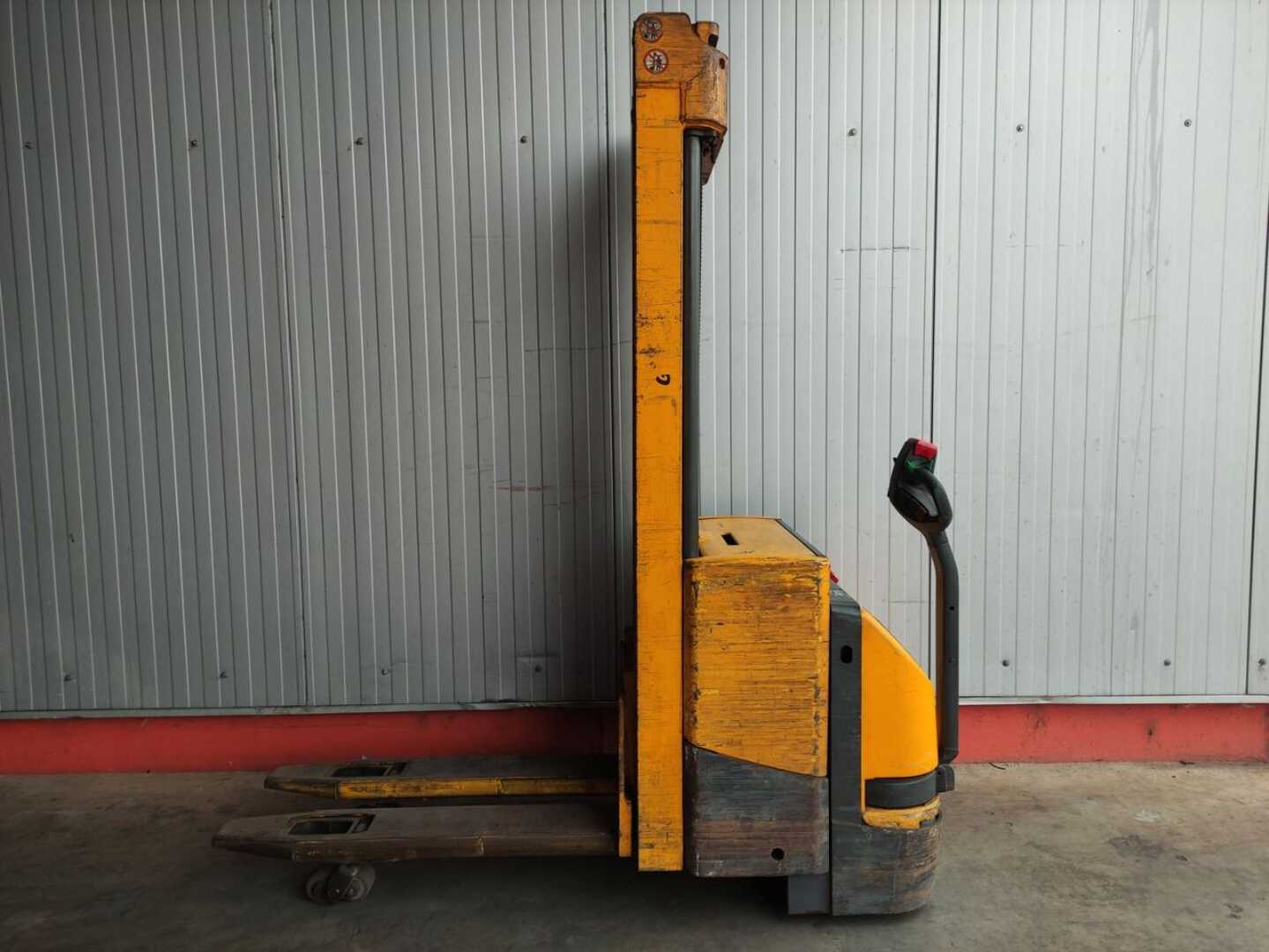 Used Forklift Jungheinrich EJC Z16 Aukšto kėlimo krautuvas su grąžulu (Image 1) Used Forklift Jungheinrich EJC Z16 Aukšto kėlimo krautuvas su grąžulu (Image 1)