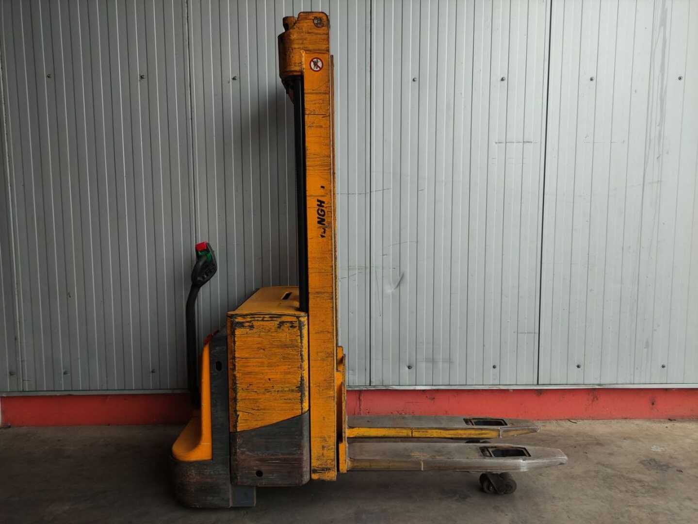 Used Forklift Jungheinrich EJC Z16 Aukšto kėlimo krautuvas su grąžulu (Image 2) Used Forklift Jungheinrich EJC Z16 Aukšto kėlimo krautuvas su grąžulu (Image 2)