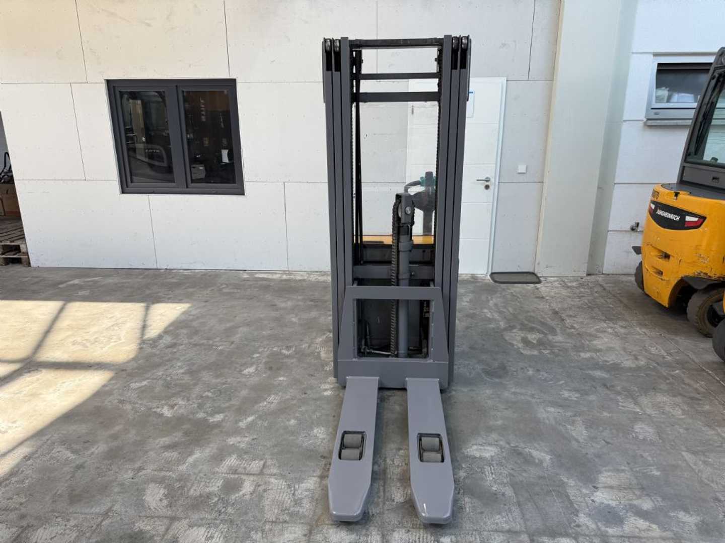 Used Forklift Jungheinrich EJC 220 G / 1716 Std. / Lack NEU Aukšto kėlimo krautuvas su grąžulu (Image 3) Used Forklift Jungheinrich EJC 220 G / 1716 Std. / Lack NEU Aukšto kėlimo krautuvas su grąžulu (Image 3)