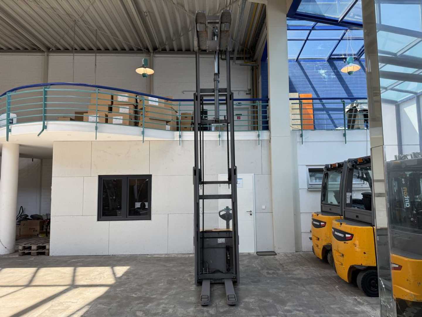 Used Forklift Jungheinrich EJC 220 G / 1716 Std. / Lack NEU Aukšto kėlimo krautuvas su grąžulu (Image 5) Used Forklift Jungheinrich EJC 220 G / 1716 Std. / Lack NEU Aukšto kėlimo krautuvas su grąžulu (Image 5)