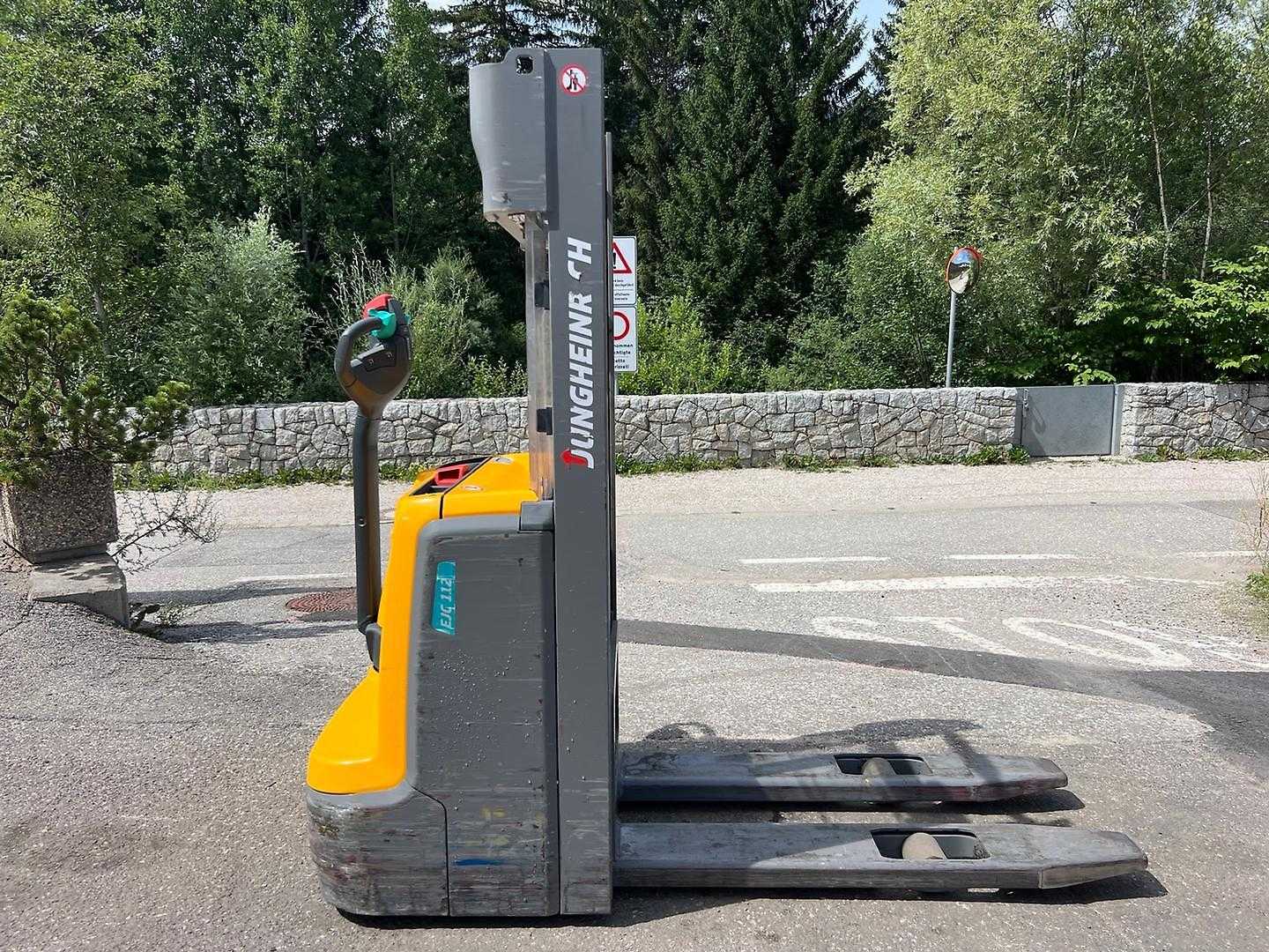 Used Forklift Jungheinrich EJC 112 - 250ZT Aukšto kėlimo krautuvas su grąžulu (Image 2) Used Forklift Jungheinrich EJC 112 - 250ZT Aukšto kėlimo krautuvas su grąžulu (Image 2)