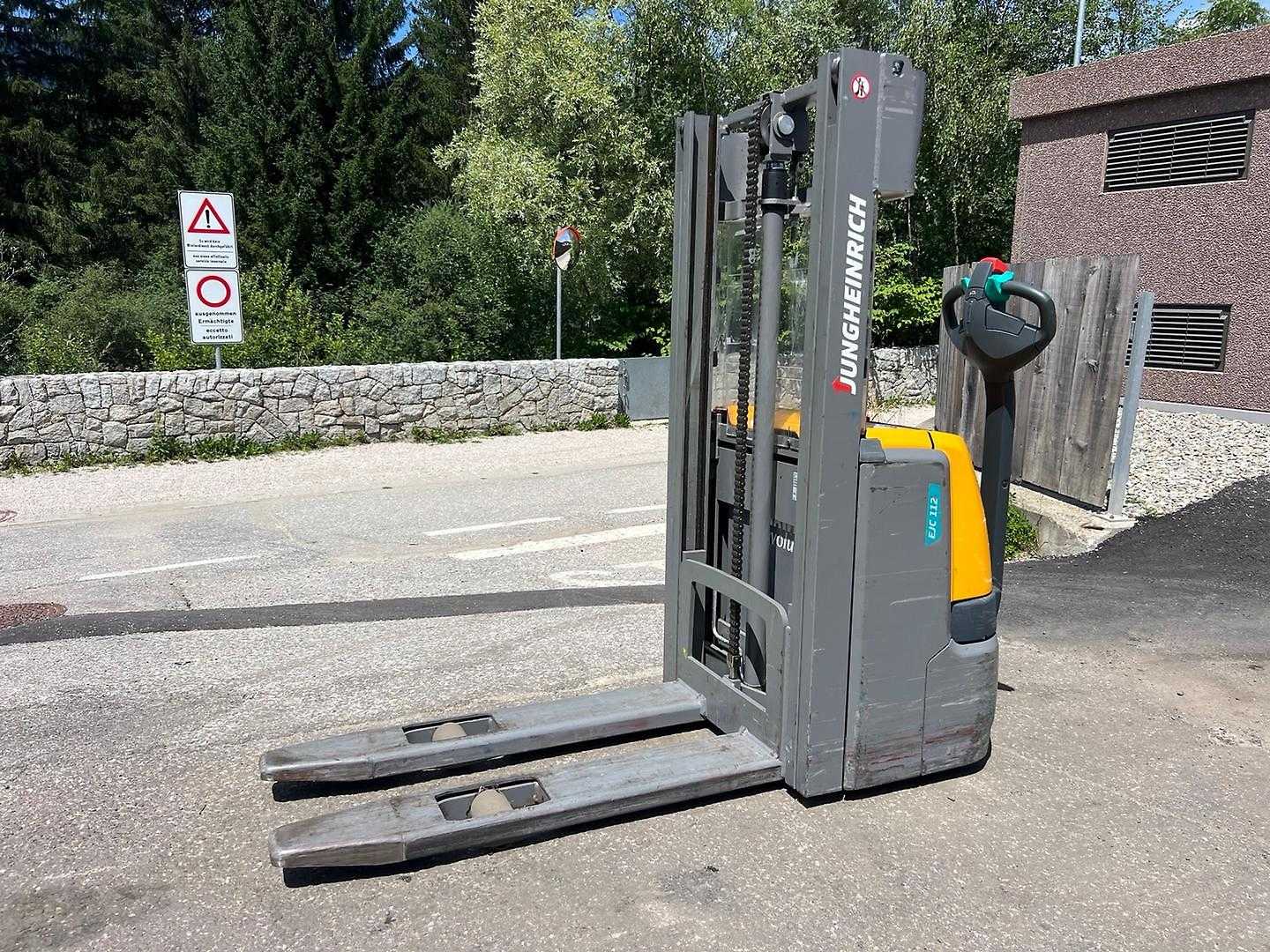 Used Forklift Jungheinrich EJC 112 - 250ZT Aukšto kėlimo krautuvas su grąžulu (Image 4) Used Forklift Jungheinrich EJC 112 - 250ZT Aukšto kėlimo krautuvas su grąžulu (Image 4)