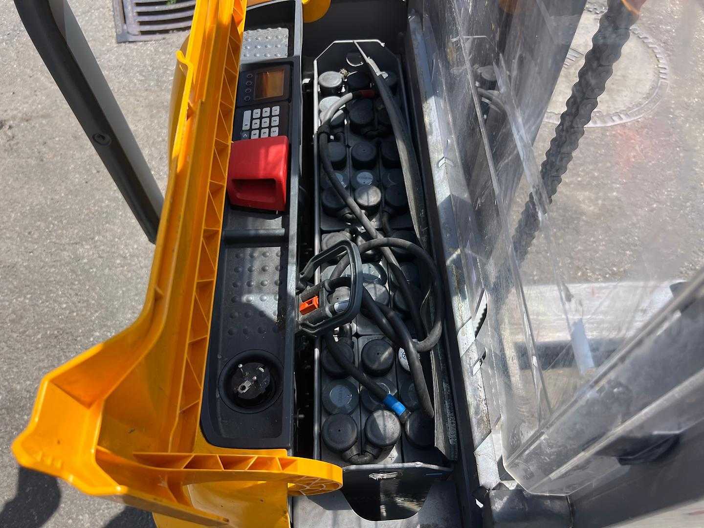Used Forklift Jungheinrich EJC 112 - 250ZT Aukšto kėlimo krautuvas su grąžulu (Image 8) Used Forklift Jungheinrich EJC 112 - 250ZT Aukšto kėlimo krautuvas su grąžulu (Image 8)