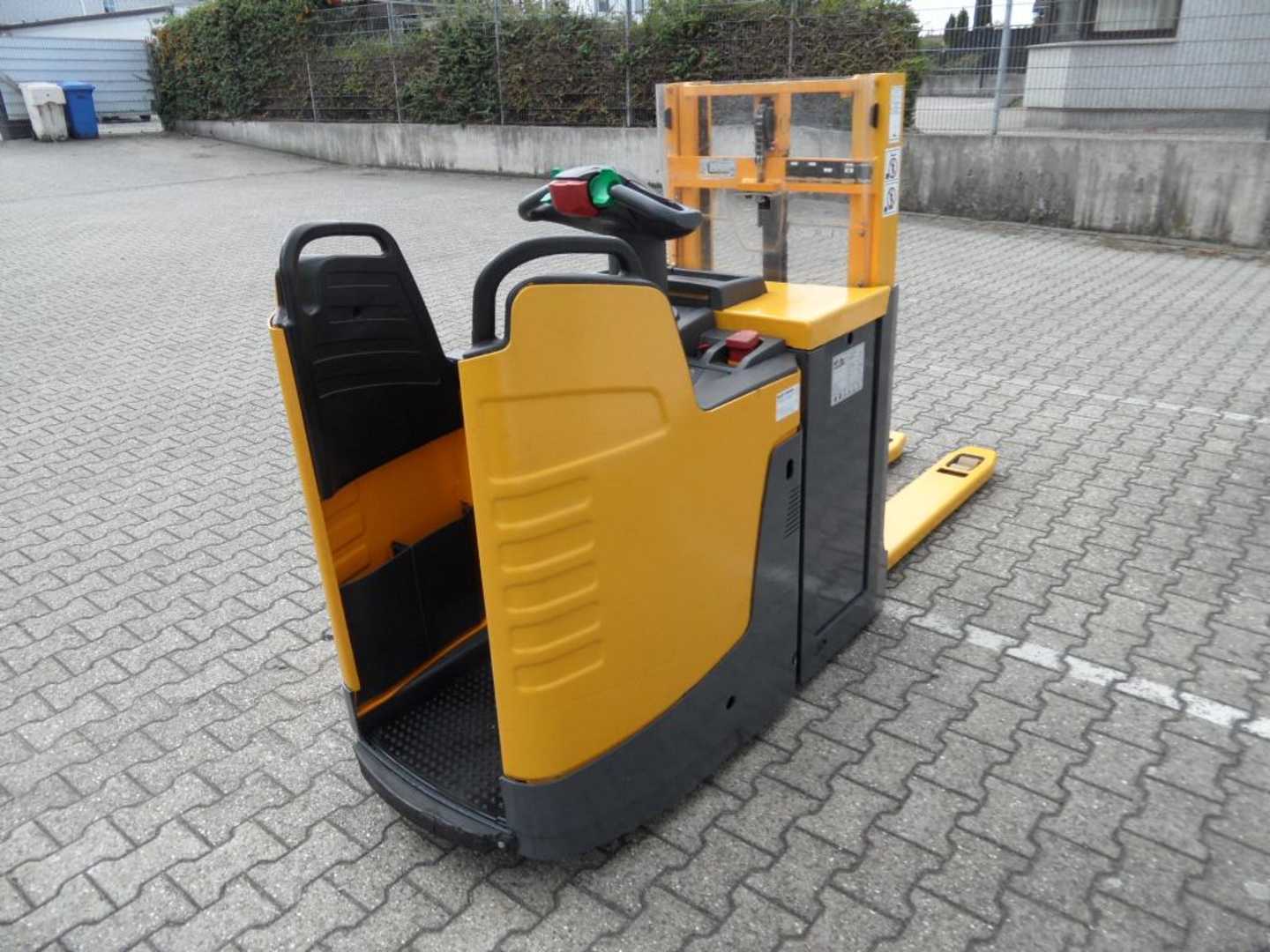 Used Forklift Jungheinrich ERD 220 - 2 Meter Hubhöhe - feste Plattform Aukšto kėlimo krautuvas su grąžulu (Image 8)