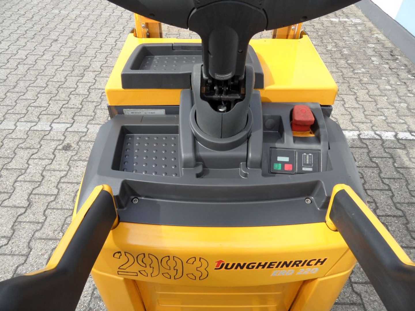 Used Forklift Jungheinrich ERD 220 - NEUE Batterie - Plattform klappbar Aukšto kėlimo krautuvas su grąžulu (Image 8)