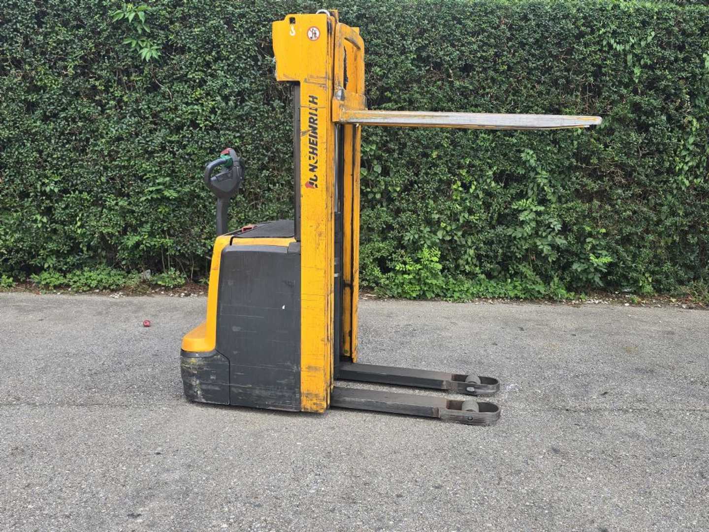 Used Forklift Jungheinrich EJC 216 Aukšto kėlimo krautuvas su grąžulu (Image 2) Used Forklift Jungheinrich EJC 216 Aukšto kėlimo krautuvas su grąžulu (Image 2)