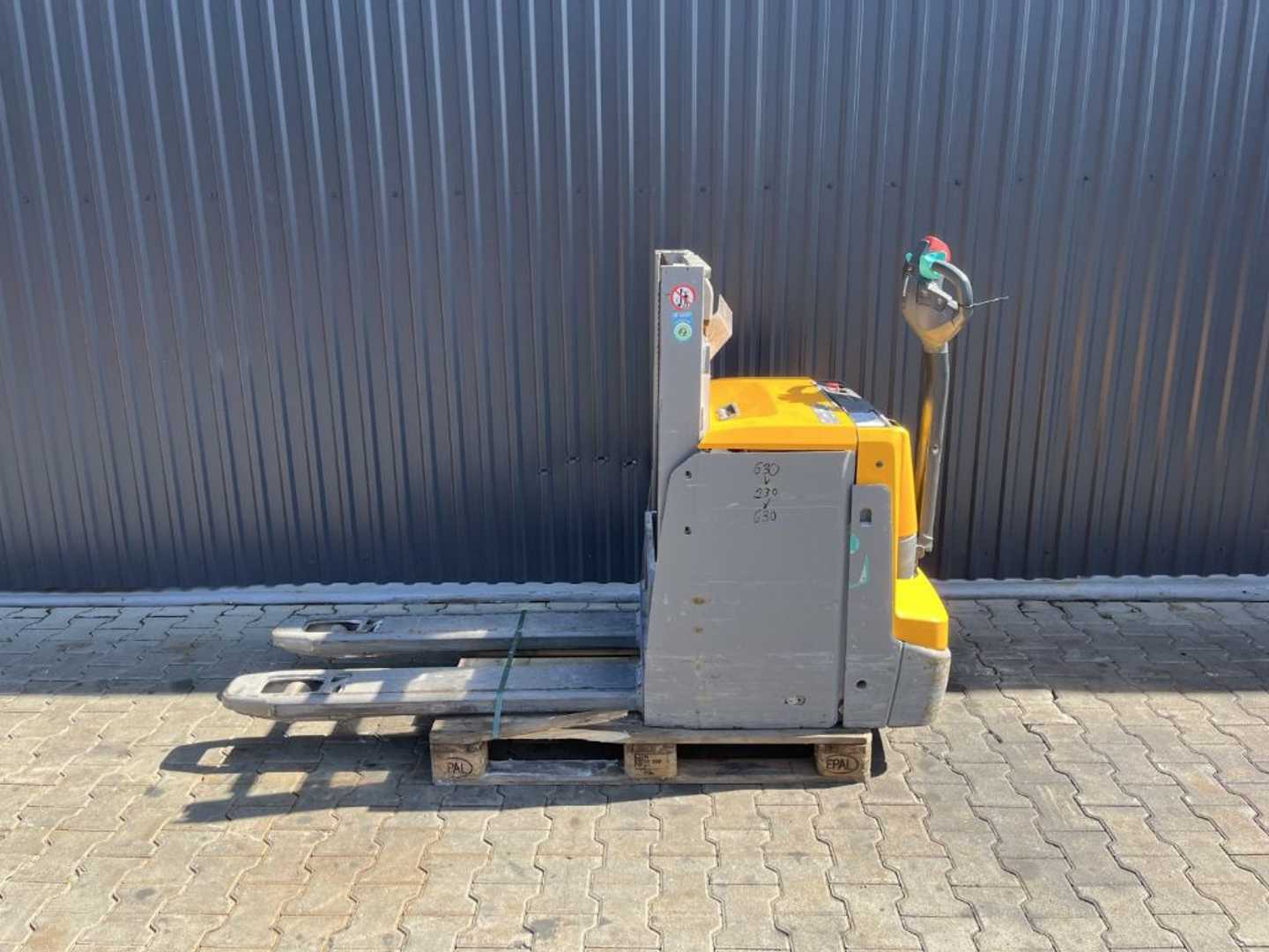 Used Forklift Jungheinrich EJD222 Aukšto kėlimo krautuvas su grąžulu (Image 2) Used Forklift Jungheinrich EJD222 Aukšto kėlimo krautuvas su grąžulu (Image 2)