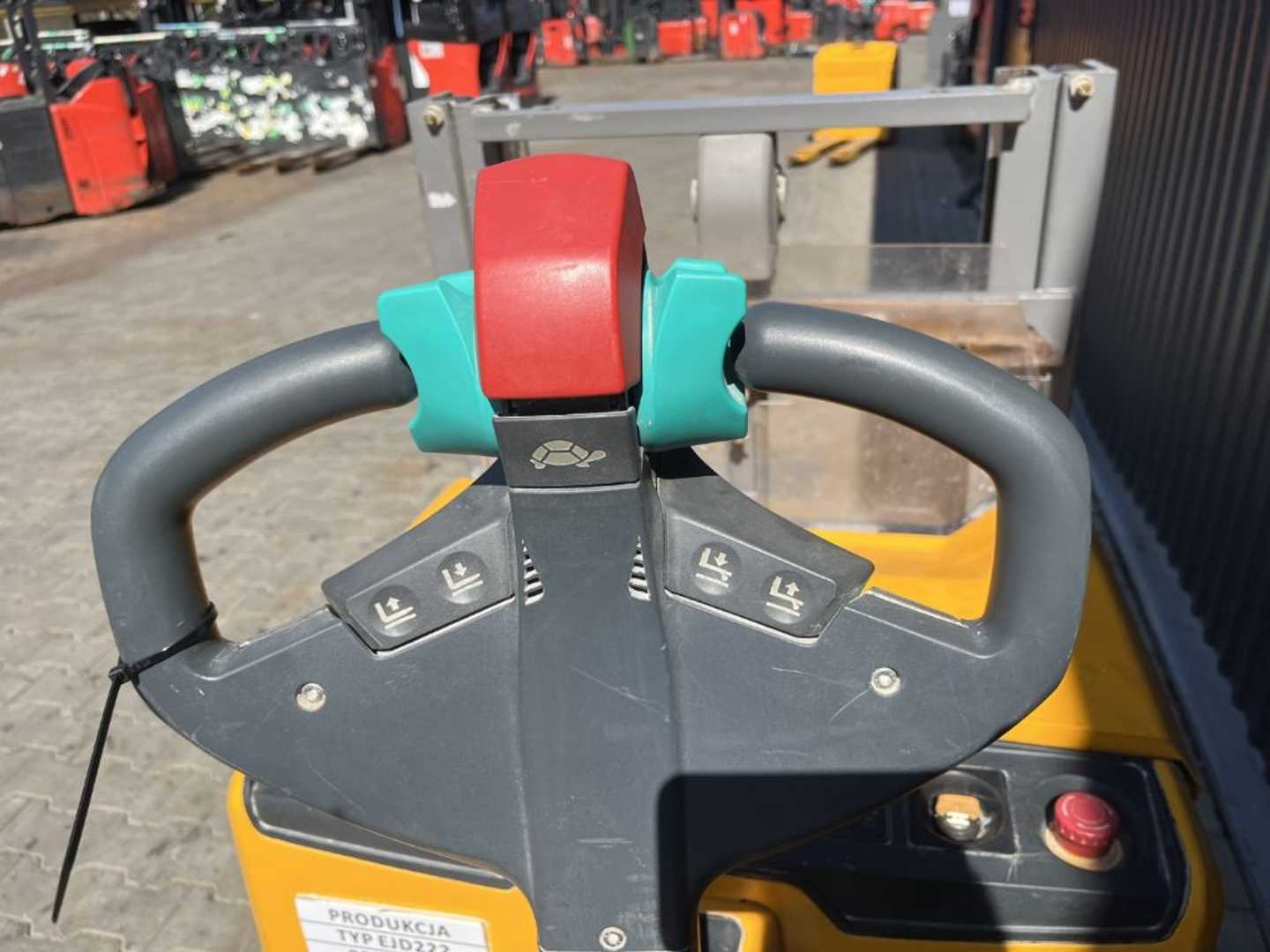 Used Forklift Jungheinrich EJD222 Aukšto kėlimo krautuvas su grąžulu (Image 7) Used Forklift Jungheinrich EJD222 Aukšto kėlimo krautuvas su grąžulu (Image 7)