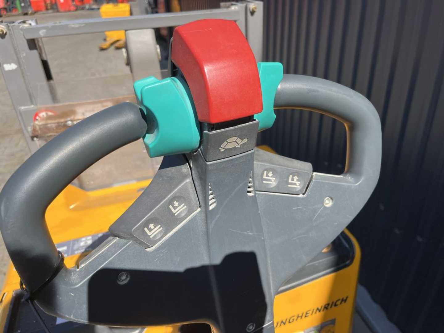 Used Forklift Jungheinrich EJD222 Aukšto kėlimo krautuvas su grąžulu (Image 9) Used Forklift Jungheinrich EJD222 Aukšto kėlimo krautuvas su grąžulu (Image 9)