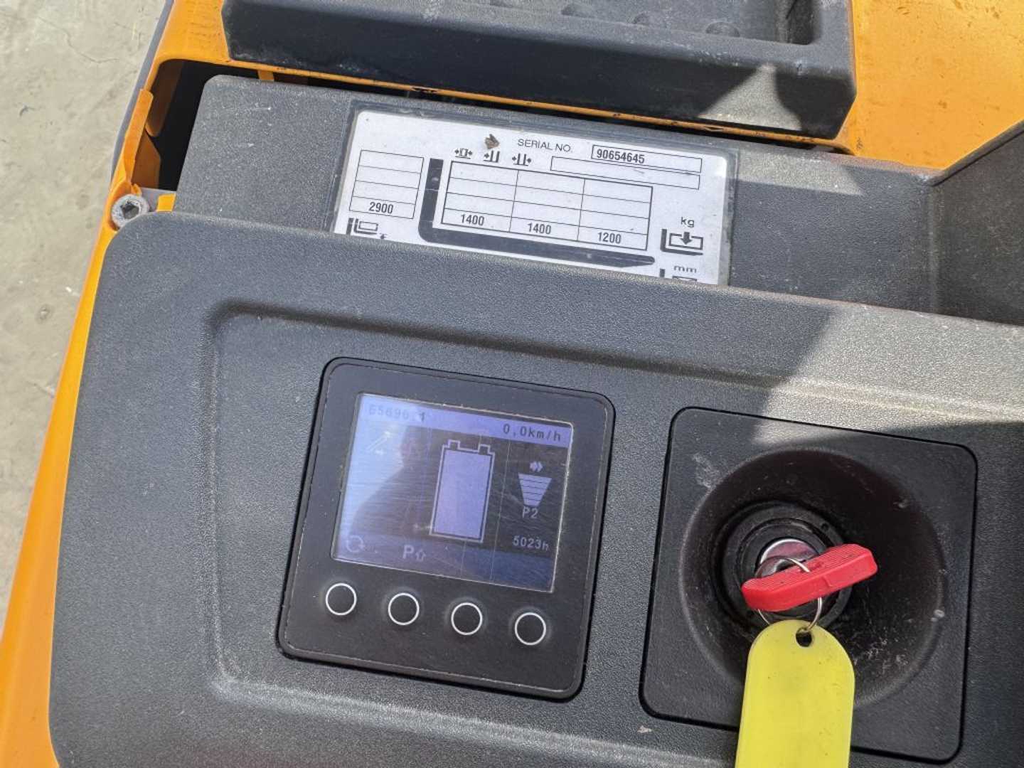 Used Forklift Jungheinrich ERC 214 Baujahr 2022 Stunden 5023 Akku 2022 Aukšto kėlimo krautuvas su grąžulu (Image 6) Used Forklift Jungheinrich ERC 214 Baujahr 2022 Stunden 5023 Akku 2022 Aukšto kėlimo krautuvas su grąžulu (Image 6)