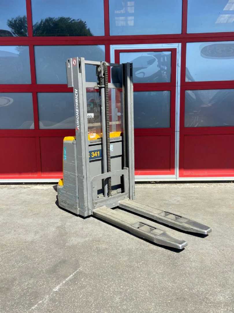 Used Forklift Jungheinrich EJC112 Aukšto kėlimo krautuvas su grąžulu (Image 2) Used Forklift Jungheinrich EJC112 Aukšto kėlimo krautuvas su grąžulu (Image 2)