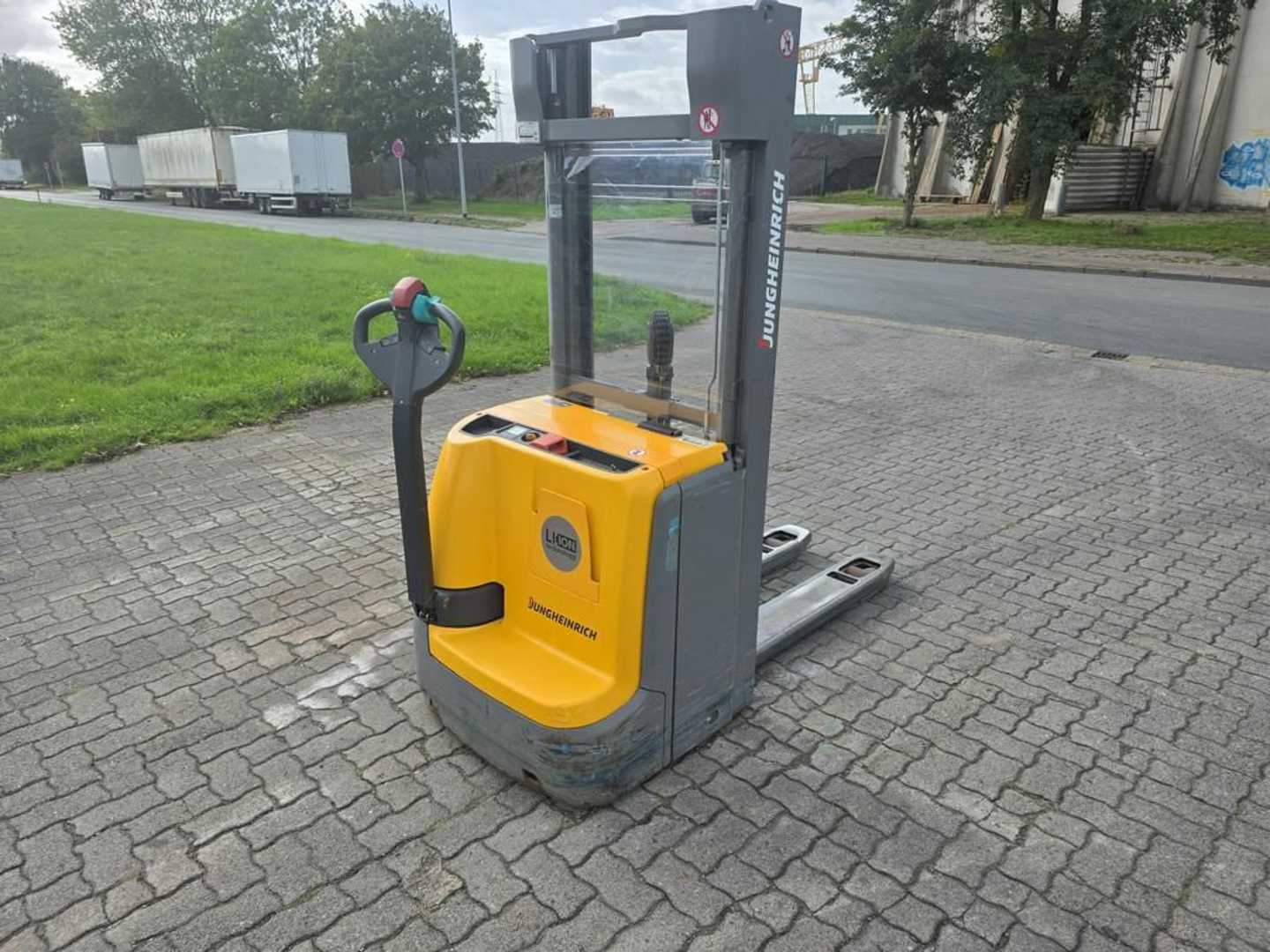 Used Forklift Jungheinrich EJC112z Aukšto kėlimo krautuvas su grąžulu (Image 3)