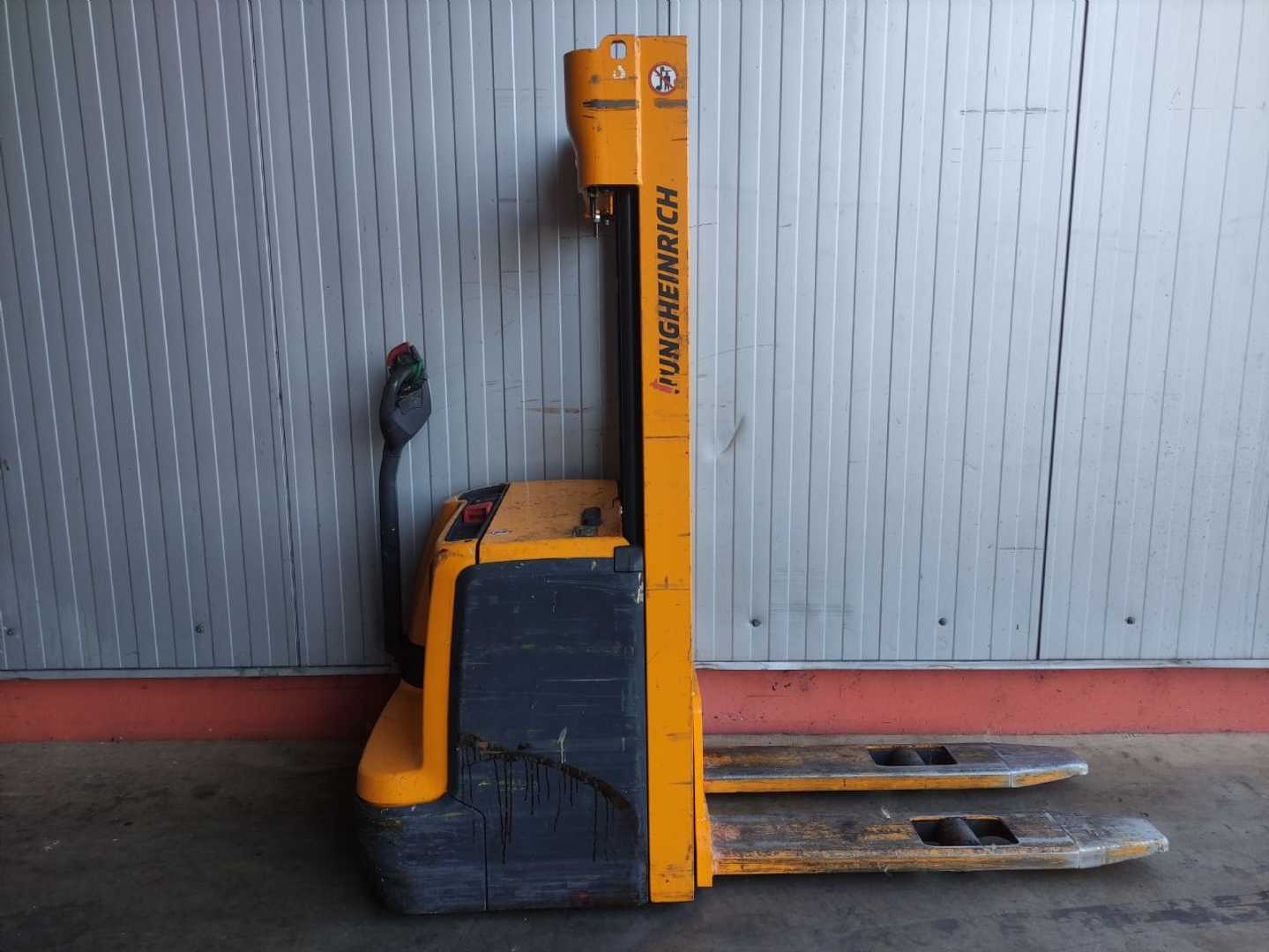 Used Forklift Jungheinrich EJC212 Aukšto kėlimo krautuvas su grąžulu (Image 2)