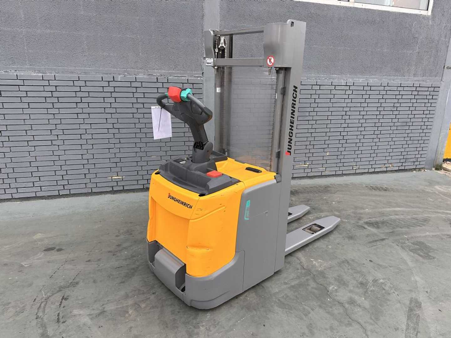 Used Forklift Jungheinrich ERC 216 Baujahr 2018 Stunden 8362HH 2800 Aukšto kėlimo krautuvas su grąžulu (Image 3) Used Forklift Jungheinrich ERC 216 Baujahr 2018 Stunden 8362HH 2800 Aukšto kėlimo krautuvas su grąžulu (Image 3)