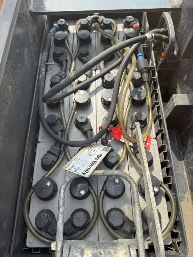 Used Forklift Jungheinrich ERD 220 Baujahr 2015/HH 2100/Akku 2017 Aukšto kėlimo krautuvas su grąžulu (Image 6) Used Forklift Jungheinrich ERD 220 Baujahr 2015/HH 2100/Akku 2017 Aukšto kėlimo krautuvas su grąžulu (Image 6)