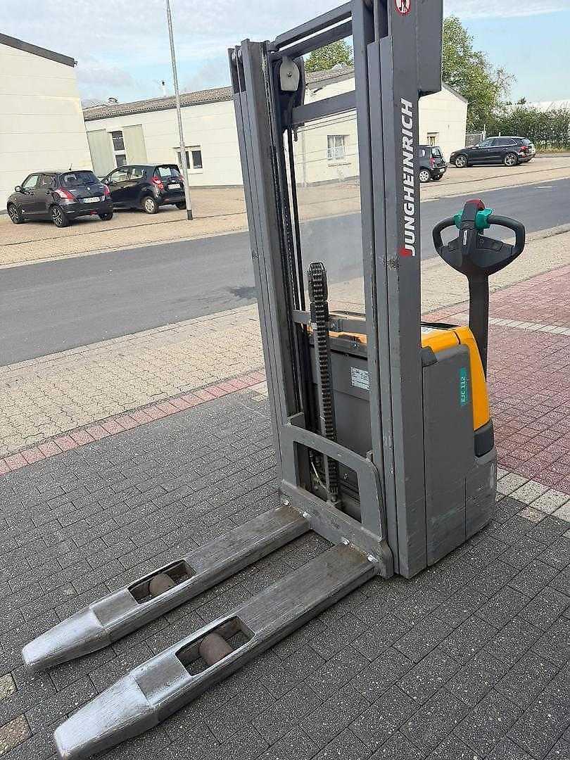 Used Forklift Jungheinrich EJC 112 Aukšto kėlimo krautuvas su grąžulu (Image 3) Used Forklift Jungheinrich EJC 112 Aukšto kėlimo krautuvas su grąžulu (Image 3)